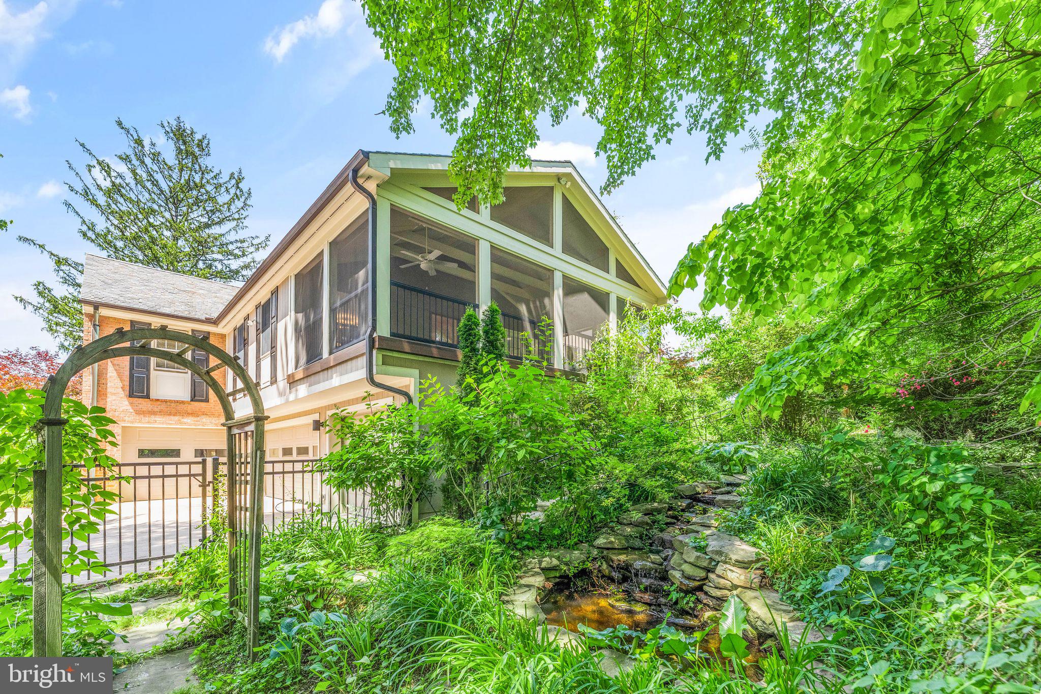 COUNTRY CLUB ESTATES - Residential