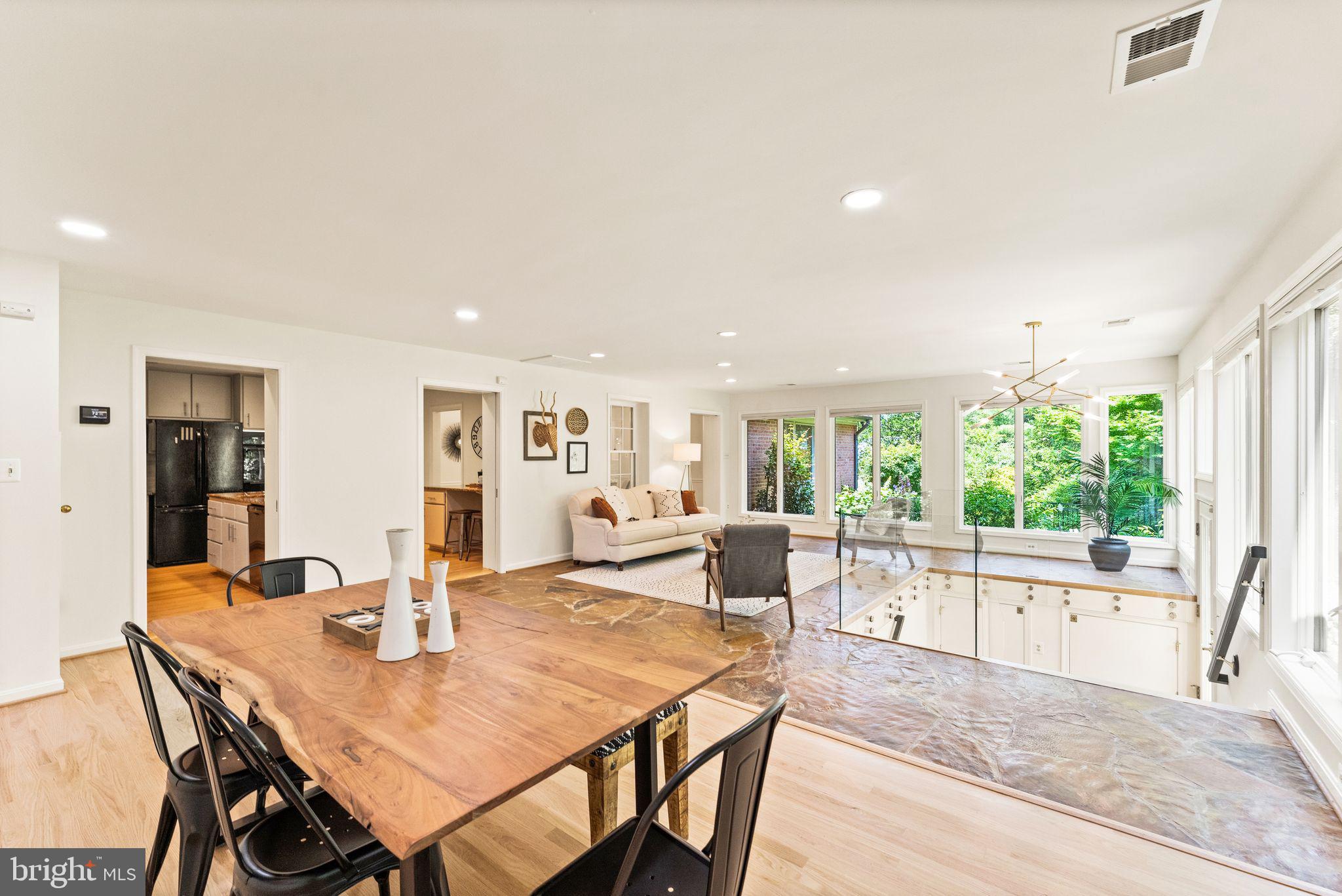 COUNTRY CLUB ESTATES - Residential