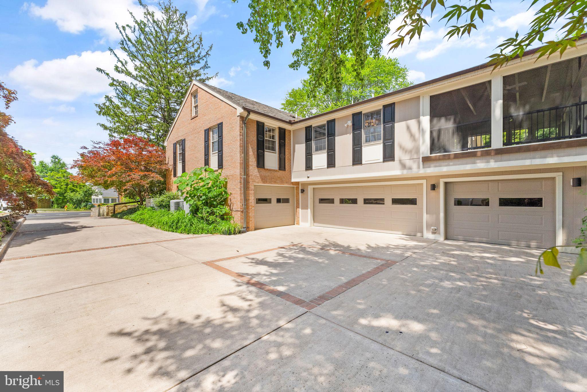 COUNTRY CLUB ESTATES - Residential