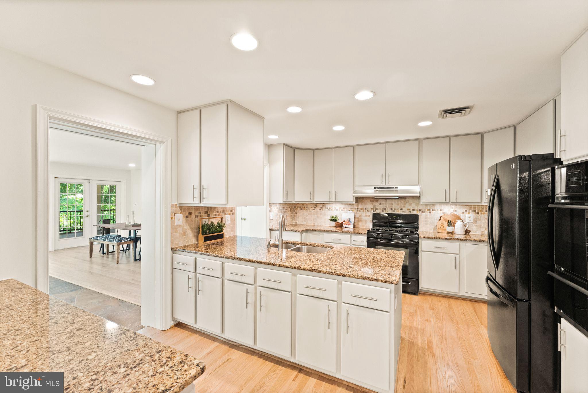 COUNTRY CLUB ESTATES - Residential