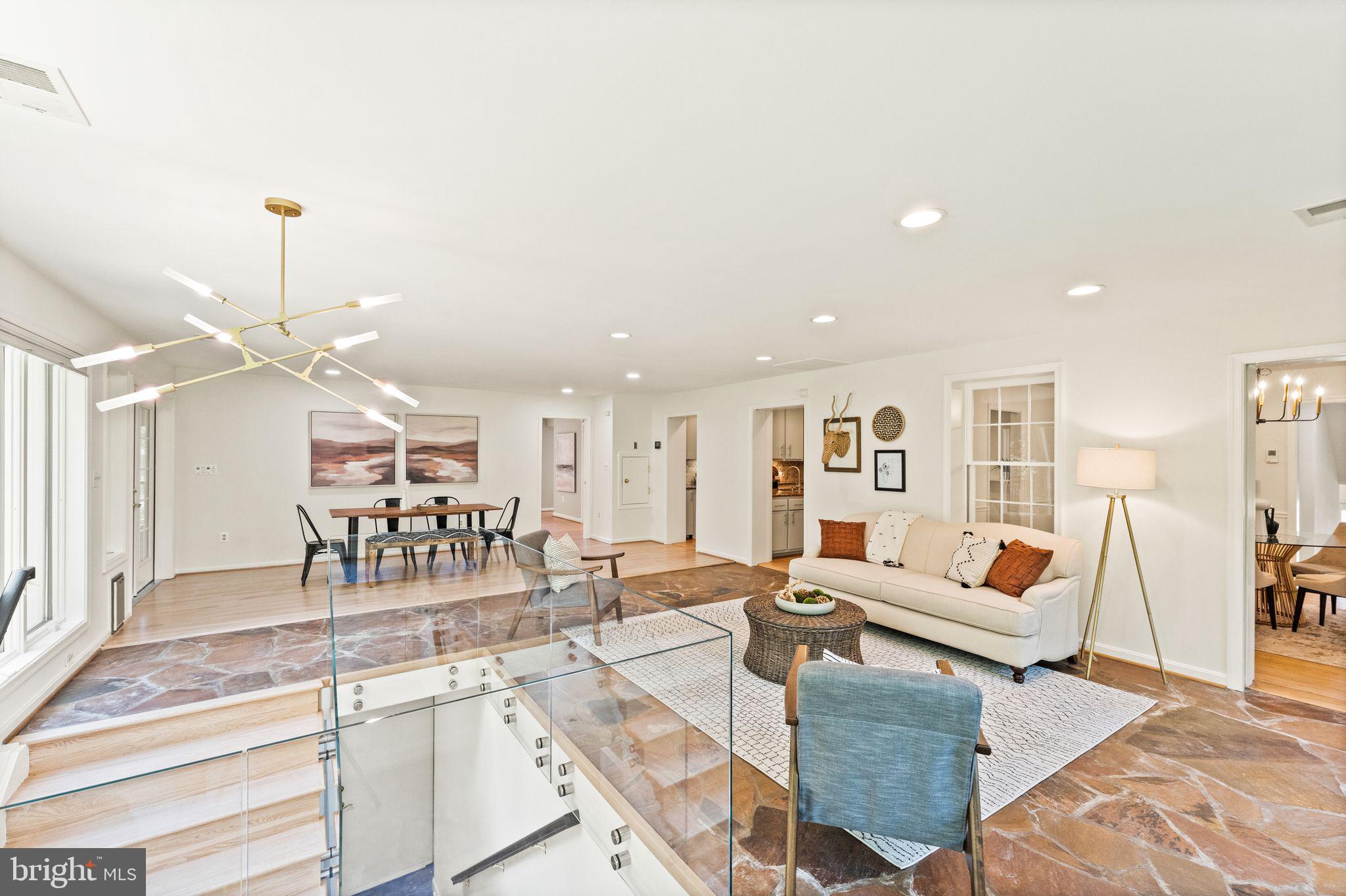 COUNTRY CLUB ESTATES - Residential