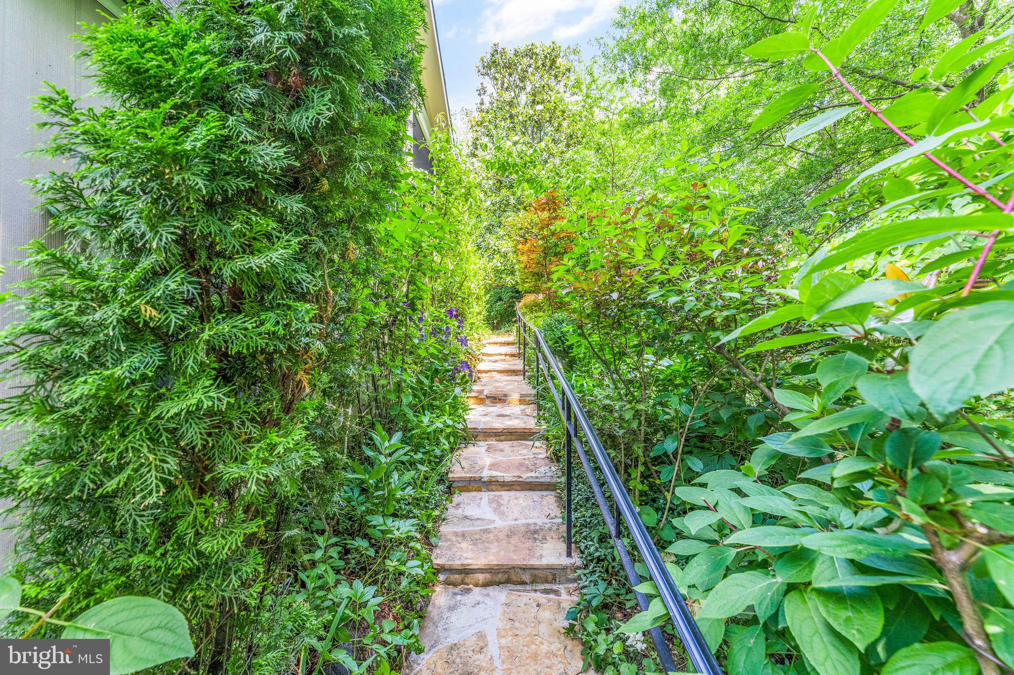 COUNTRY CLUB ESTATES - Residential