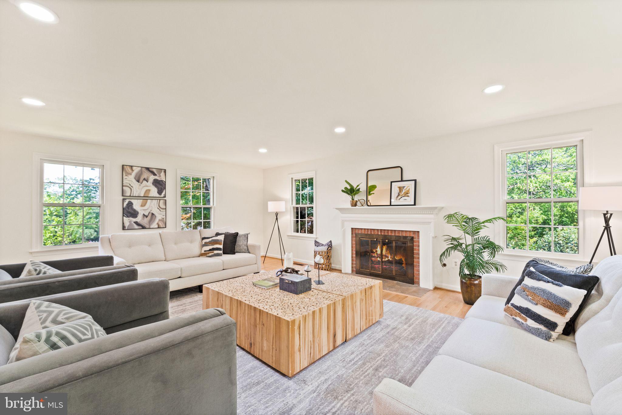 COUNTRY CLUB ESTATES - Residential