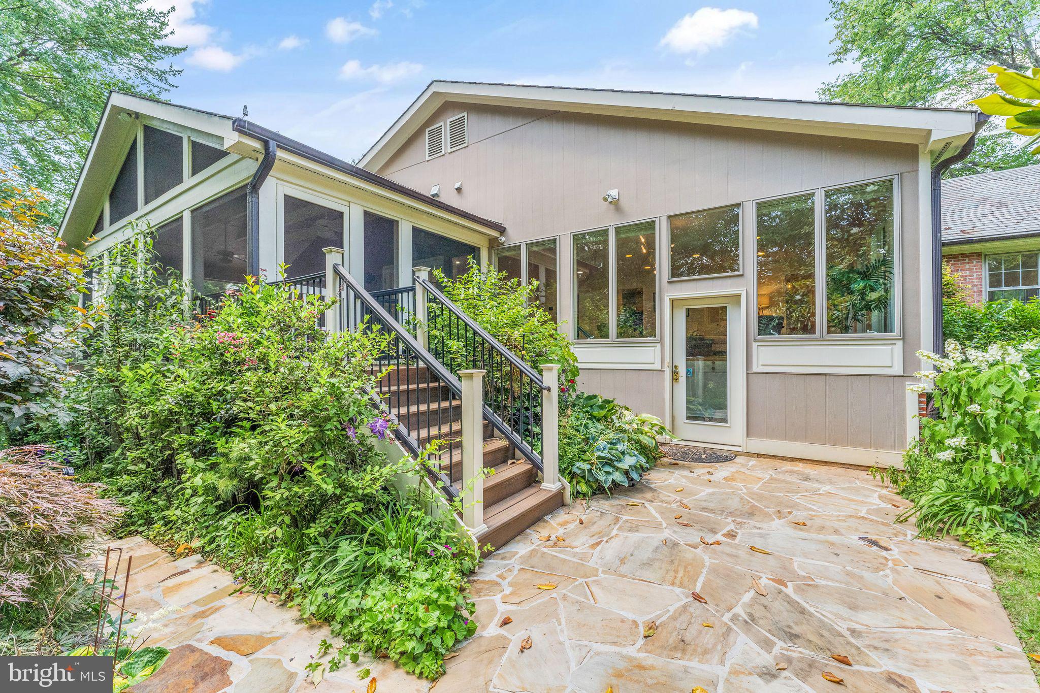 COUNTRY CLUB ESTATES - Residential