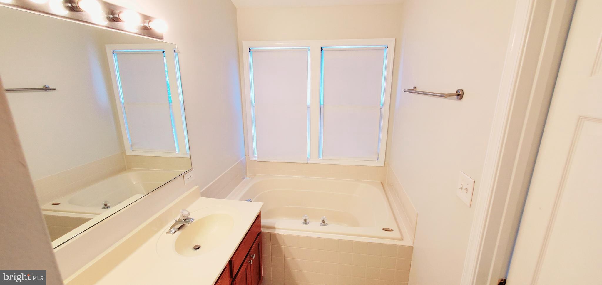 ROSE HILL FALLS - Residential