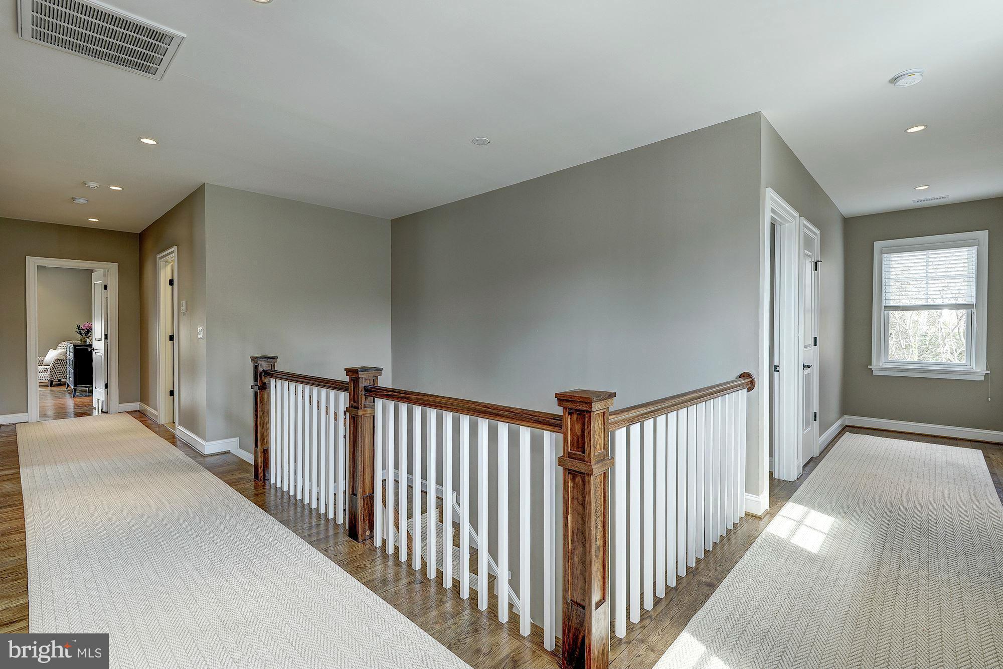 MURMURING PINES - Residential