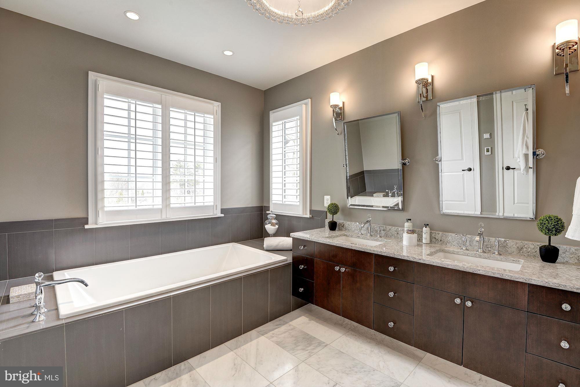 MURMURING PINES - Residential