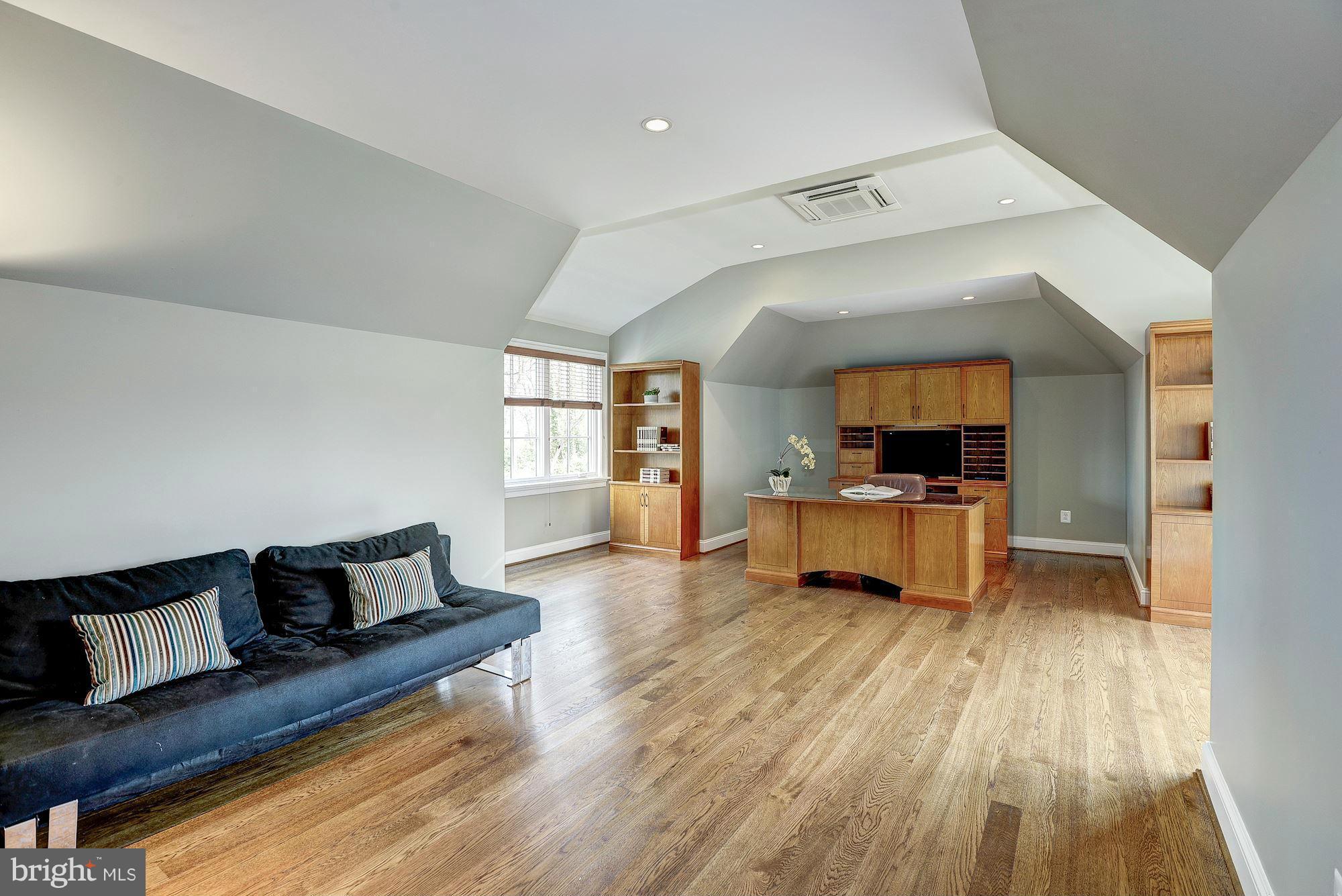 MURMURING PINES - Residential