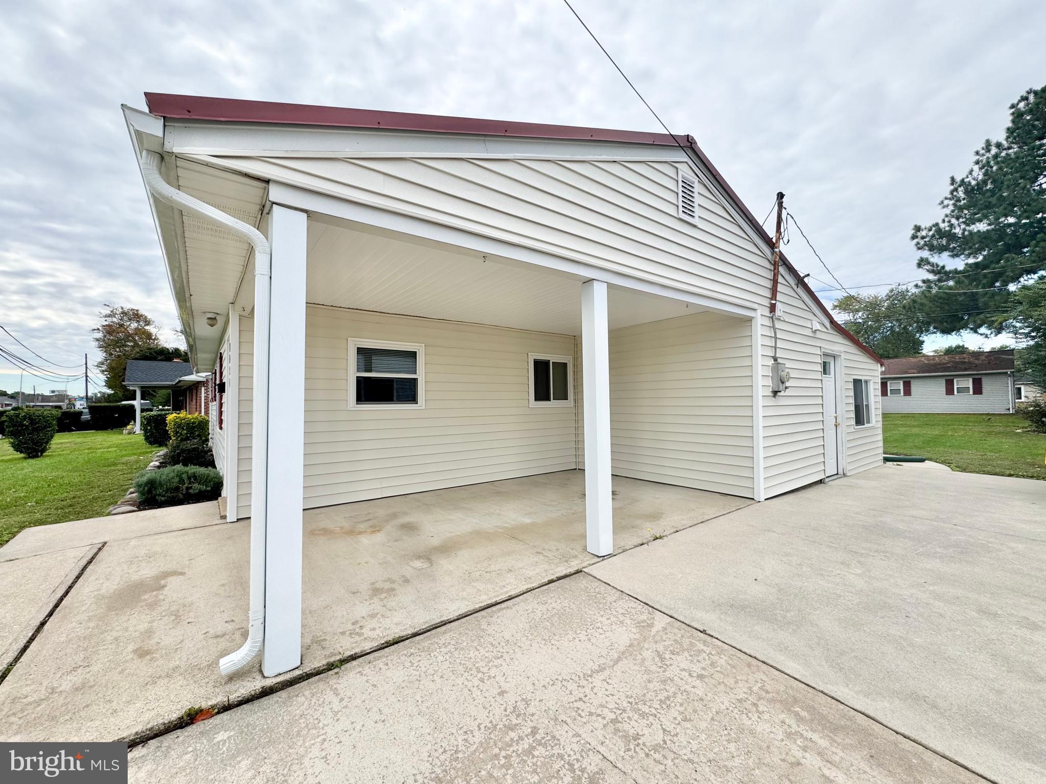 1424 S GOVERNORS AVENUE