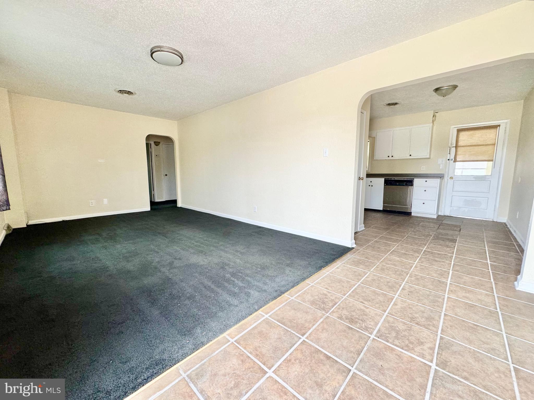 1424 S GOVERNORS AVENUE