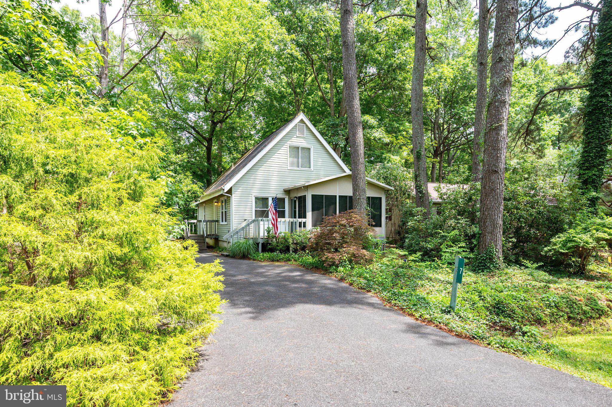 7 ROYAL OAKS DRIVE