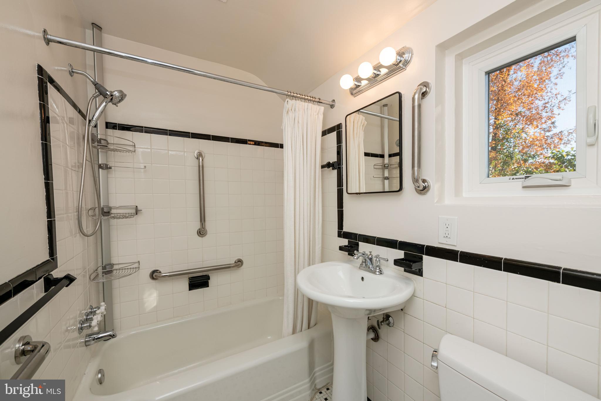 ARLINGTON FOREST - Residential Lease