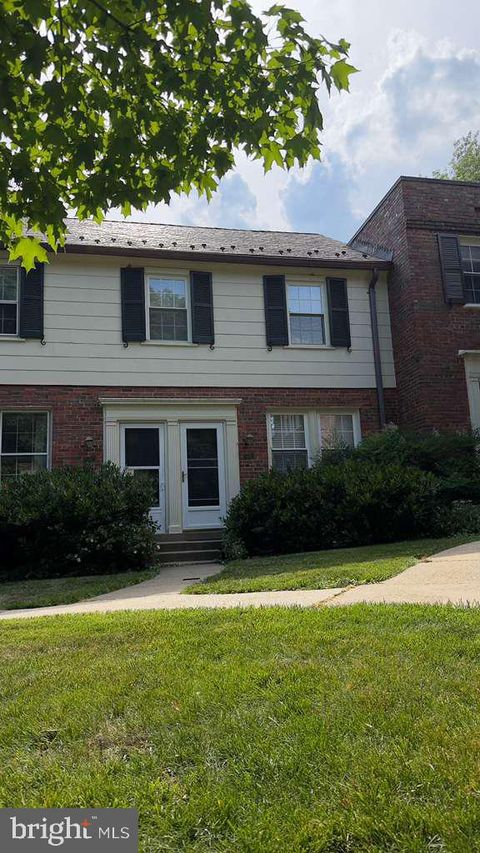 Photo of 1400 S Barton Street #419, ARLINGTON, VA 22204 (MLS # VAAR2073804)
