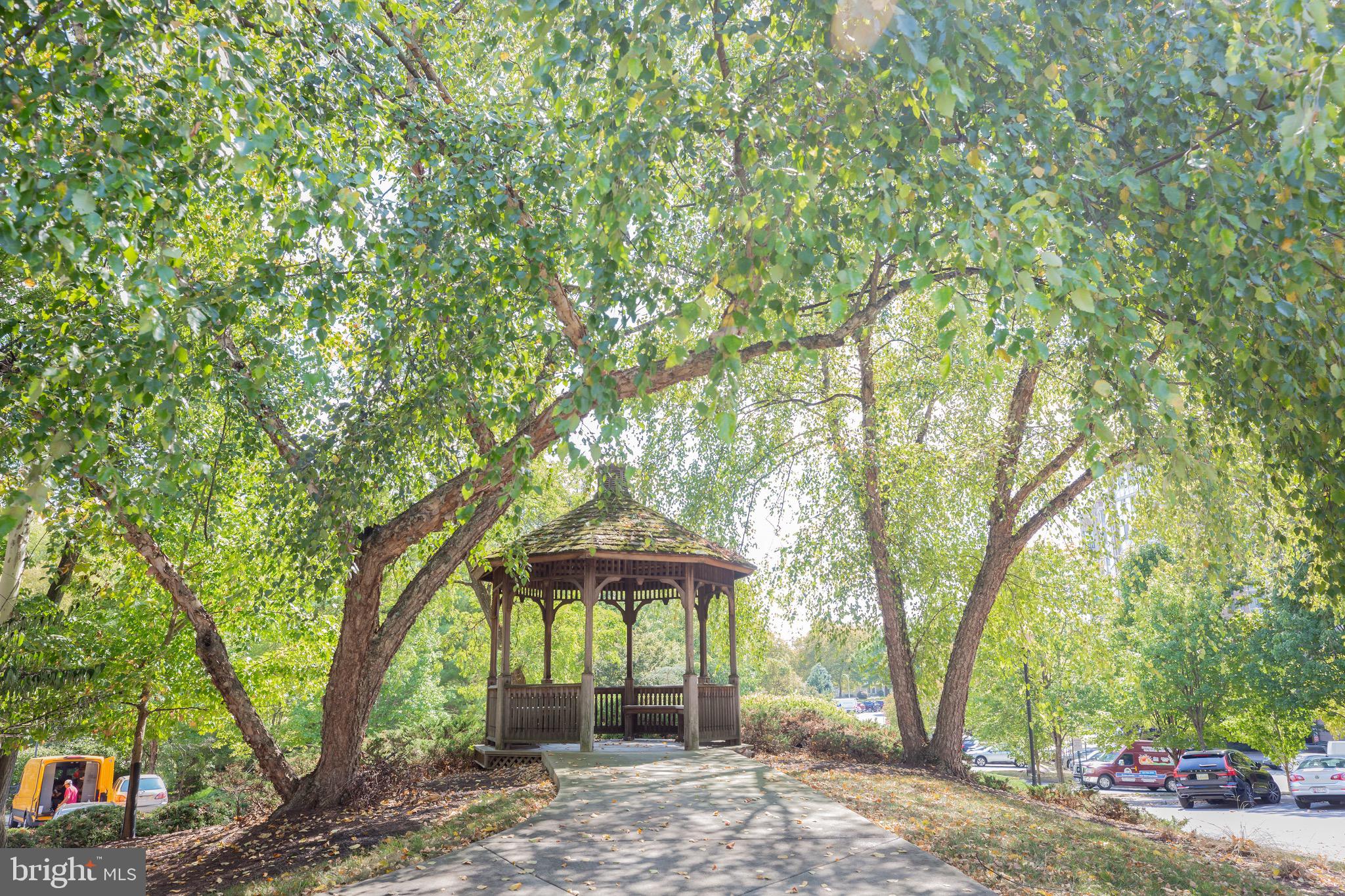 TURNBERRY COURTS AT LEIS - Residential