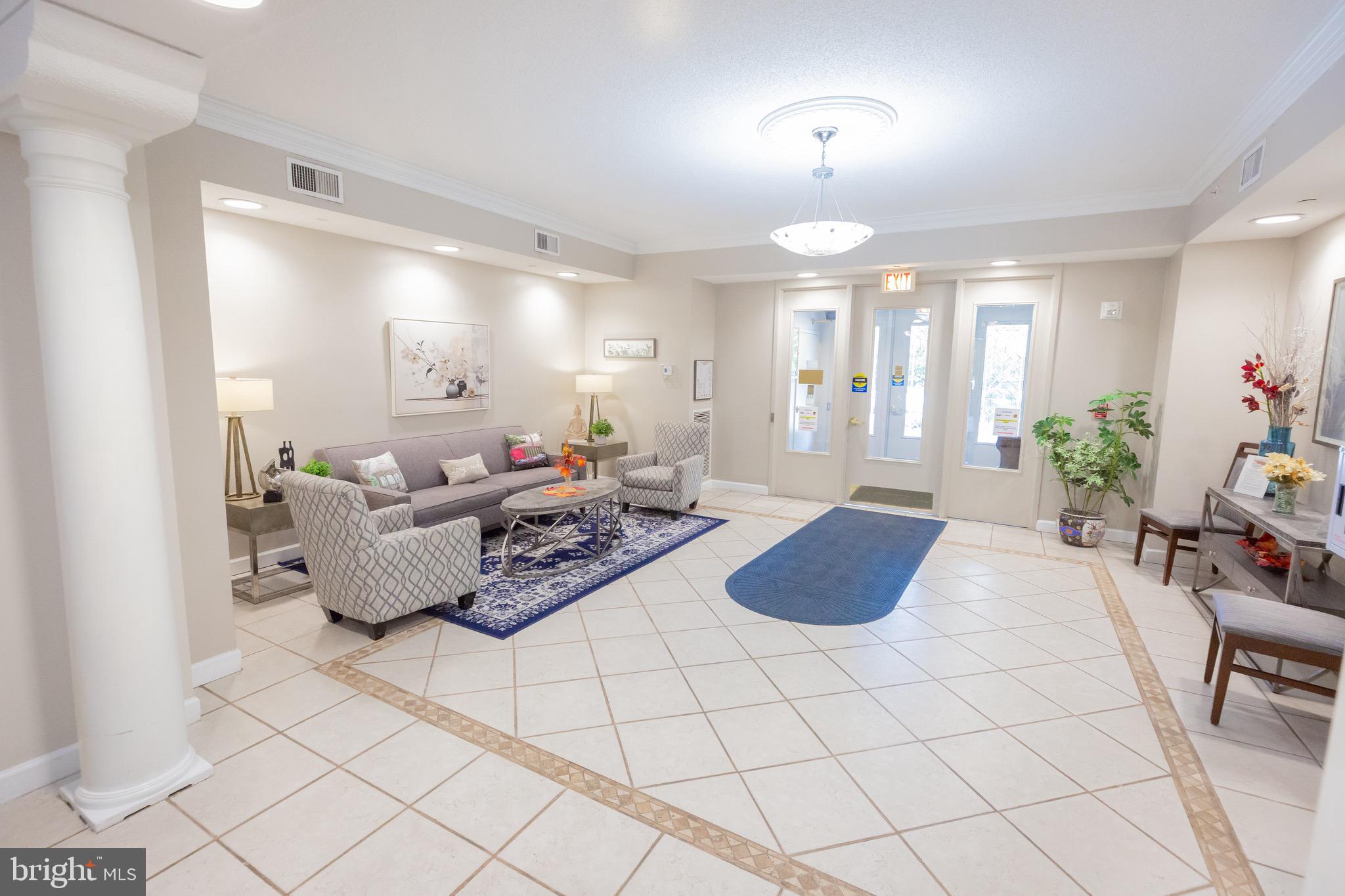 TURNBERRY COURTS AT LEIS - Residential