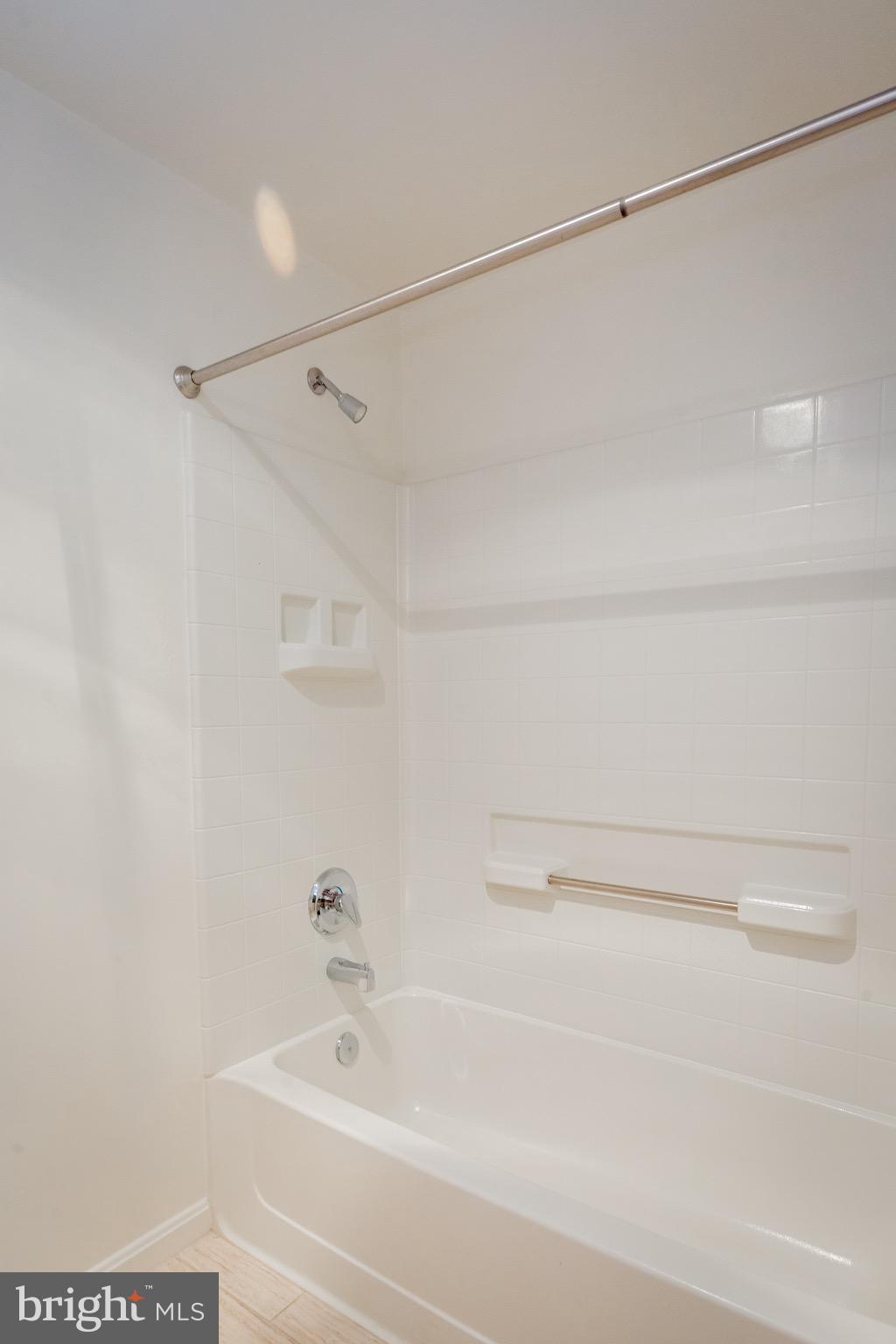 TURNBERRY COURTS AT LEIS - Residential