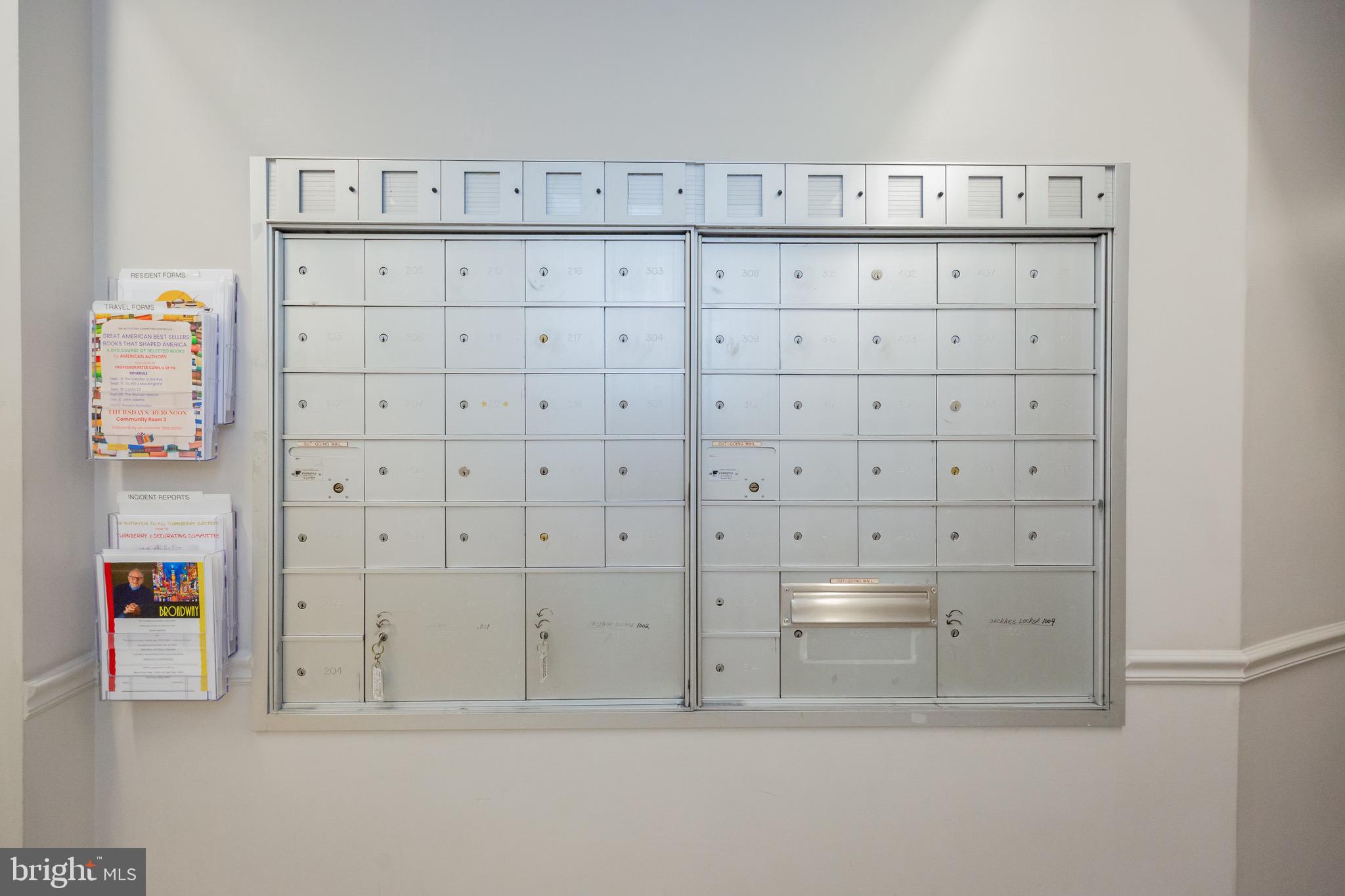 TURNBERRY COURTS AT LEIS - Residential