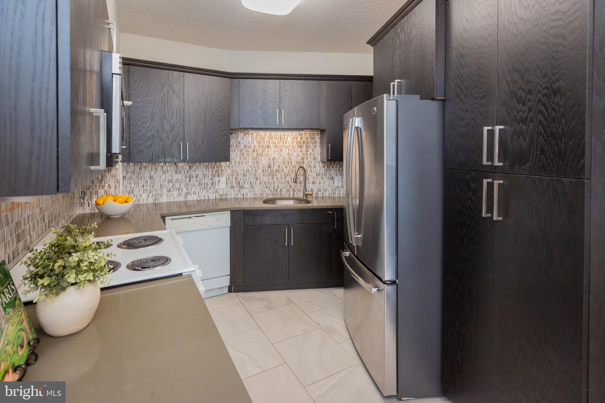 TURNBERRY COURTS AT LEIS - Residential