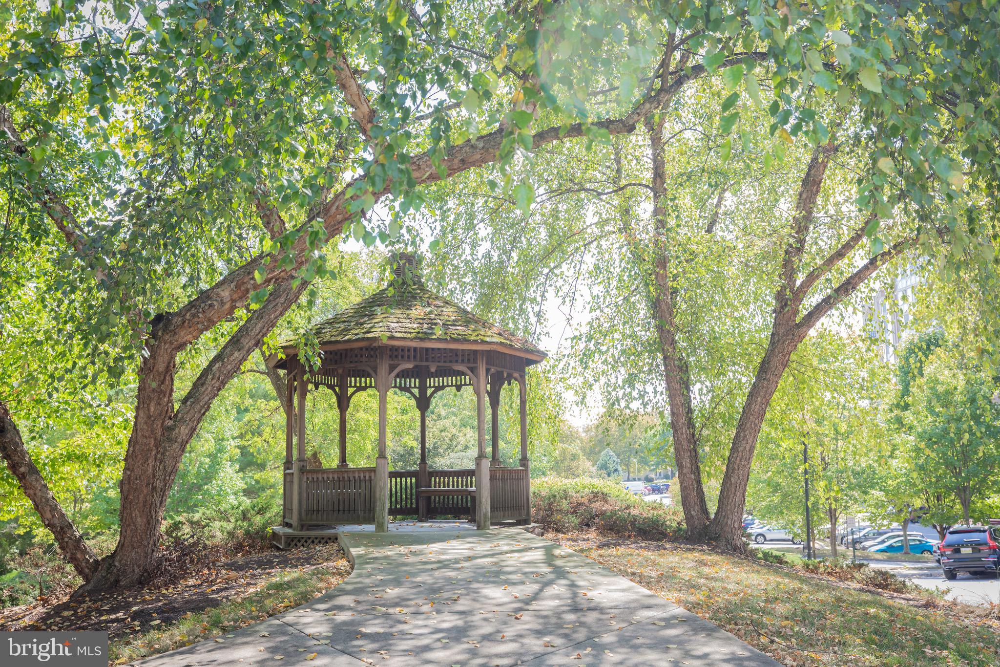 TURNBERRY COURTS AT LEIS - Residential