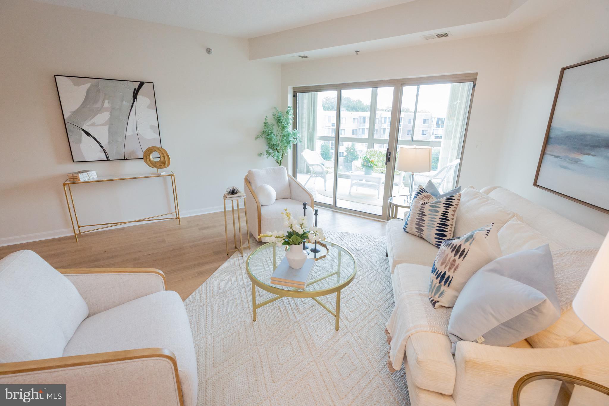 TURNBERRY COURTS AT LEIS - Residential