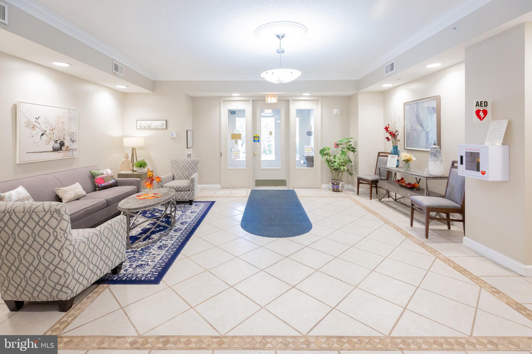 TURNBERRY COURTS AT LEIS - Residential