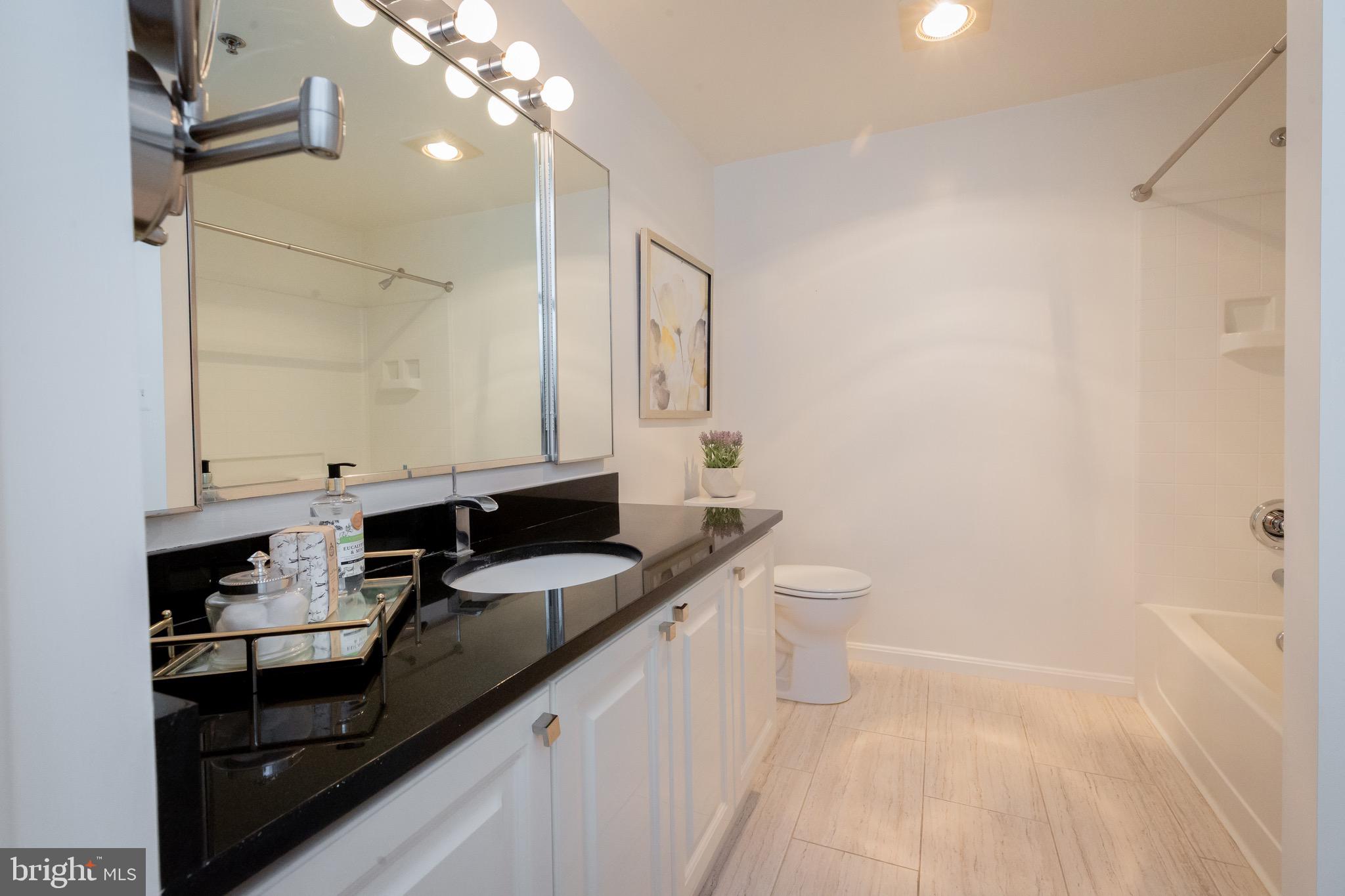 TURNBERRY COURTS AT LEIS - Residential