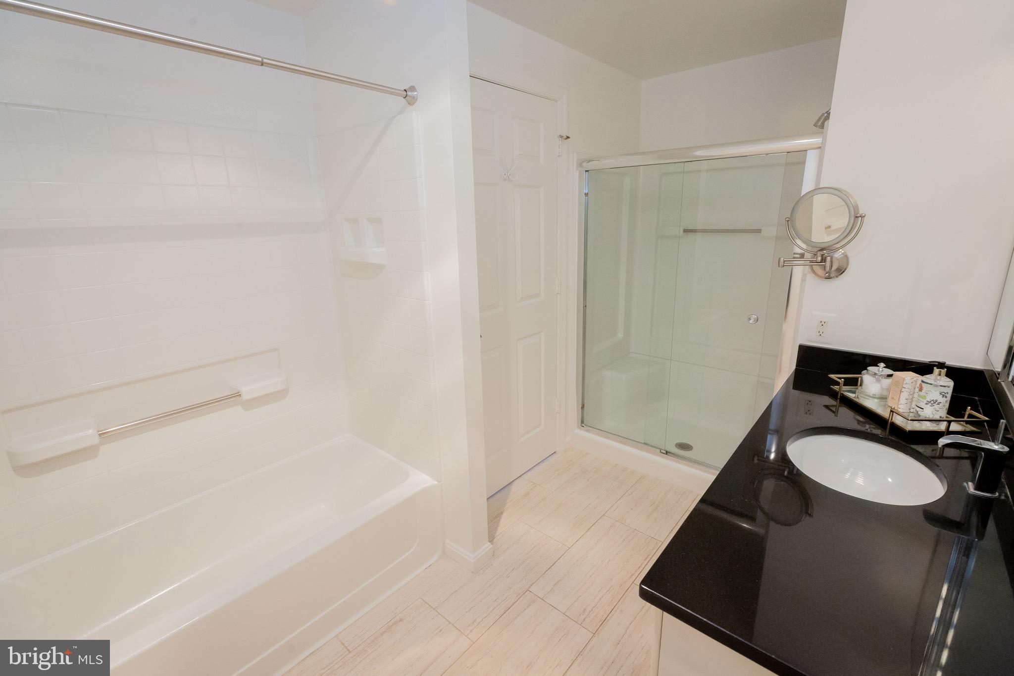 TURNBERRY COURTS AT LEIS - Residential