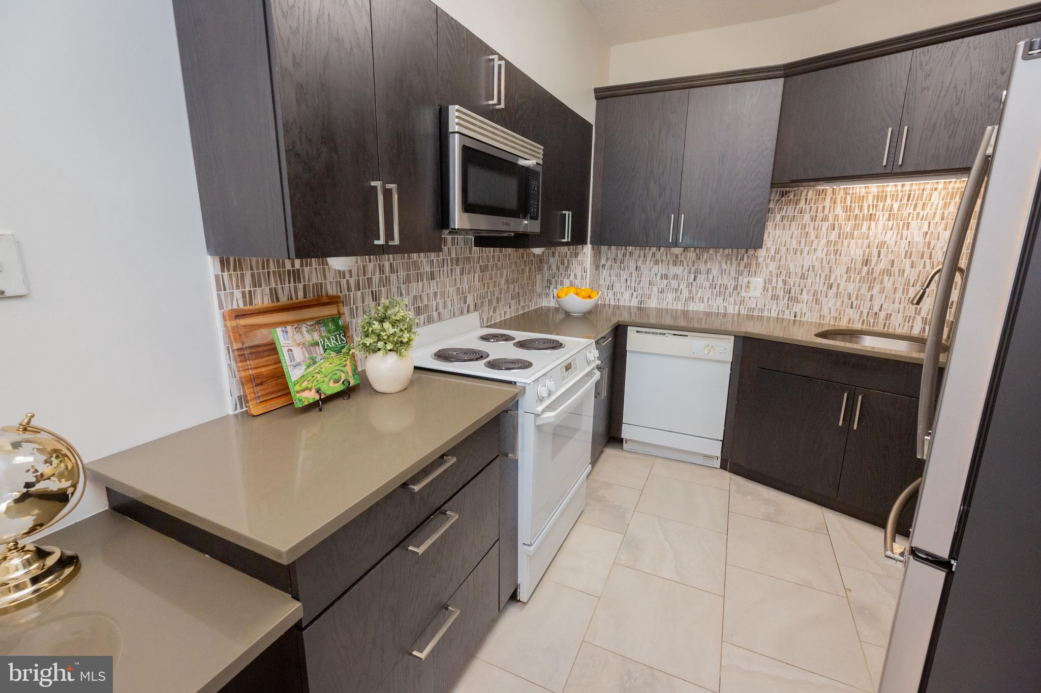 TURNBERRY COURTS AT LEIS - Residential