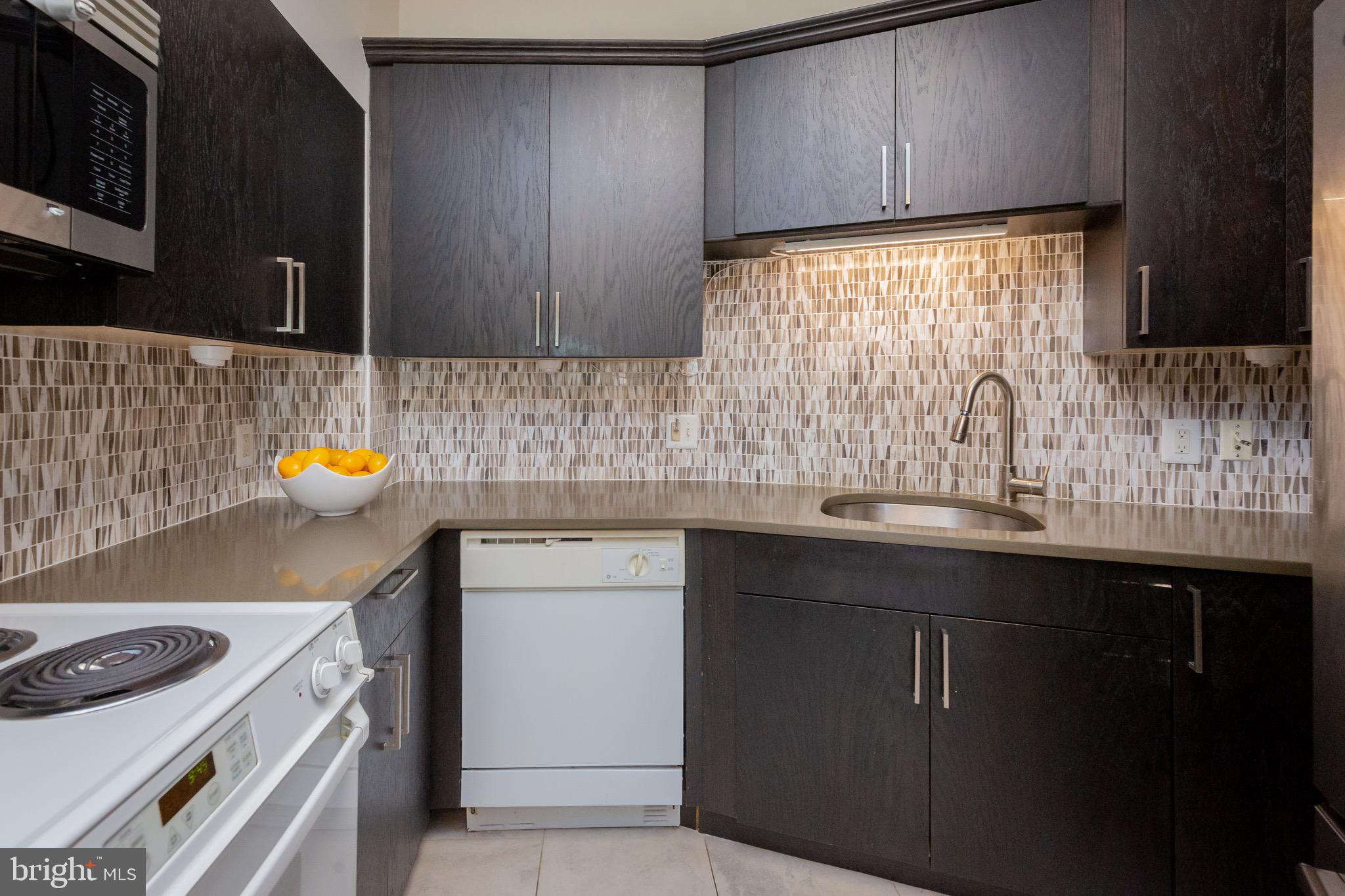 TURNBERRY COURTS AT LEIS - Residential