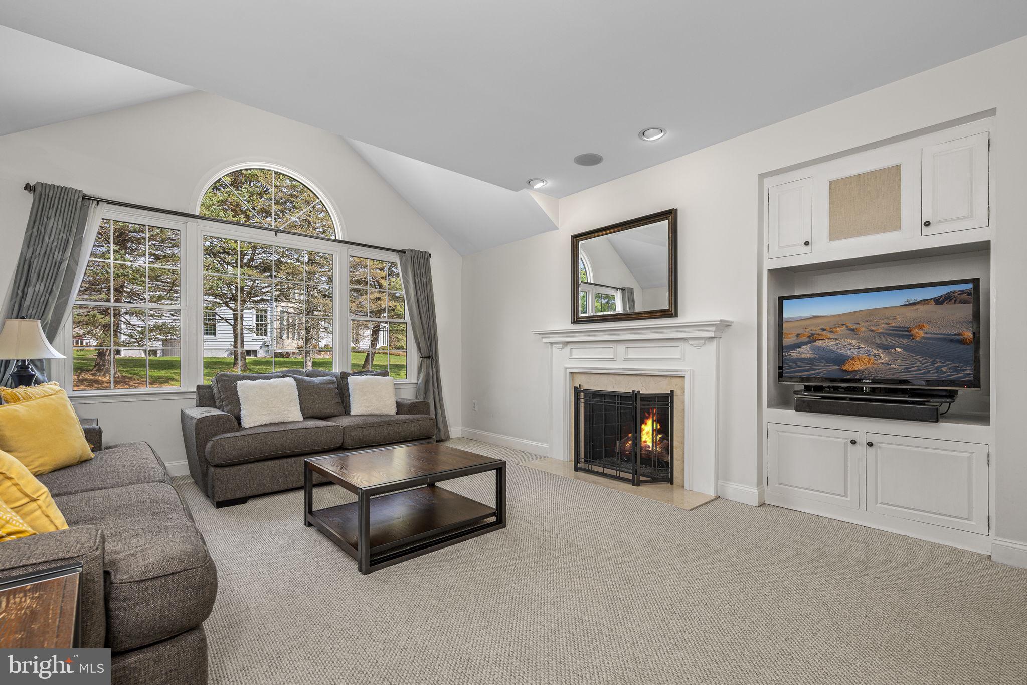 CROSSPOINTE - Residential