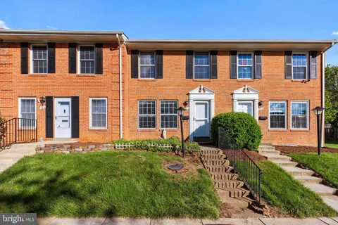 202 N Auburn Drive, Sterling, VA MLS: VALO2094946