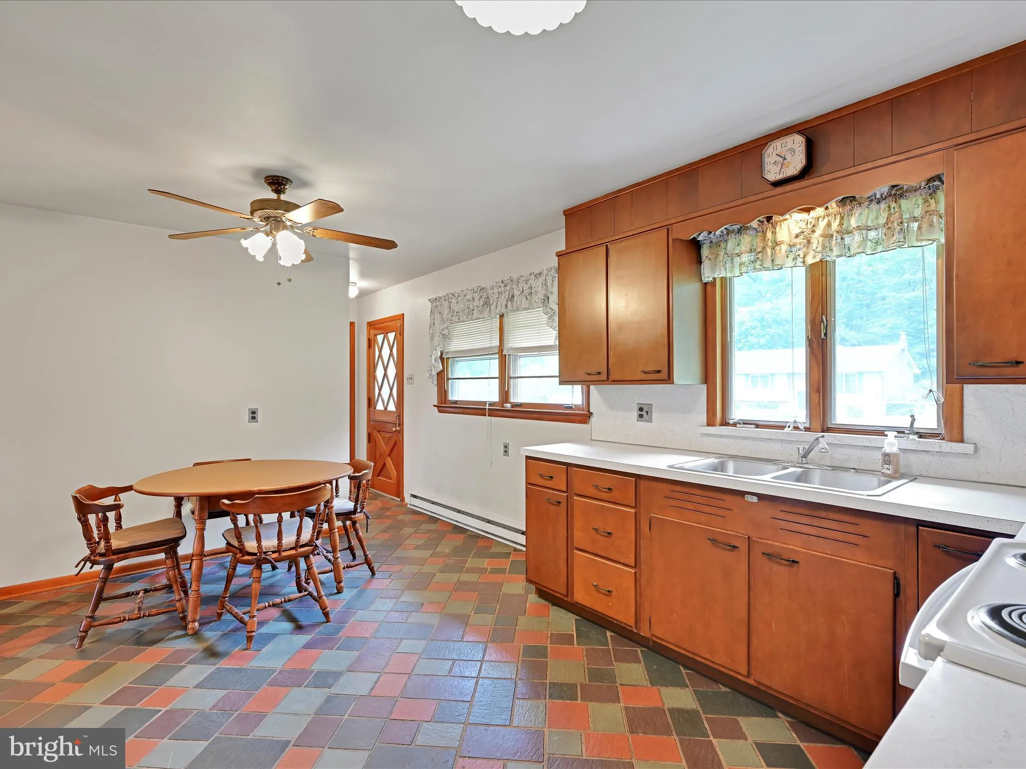 New Ringgold, Pennsylvania 17960, United States, 3 Bedrooms Bedrooms, ,2 BathroomsBathrooms,Residential,Pending,141998