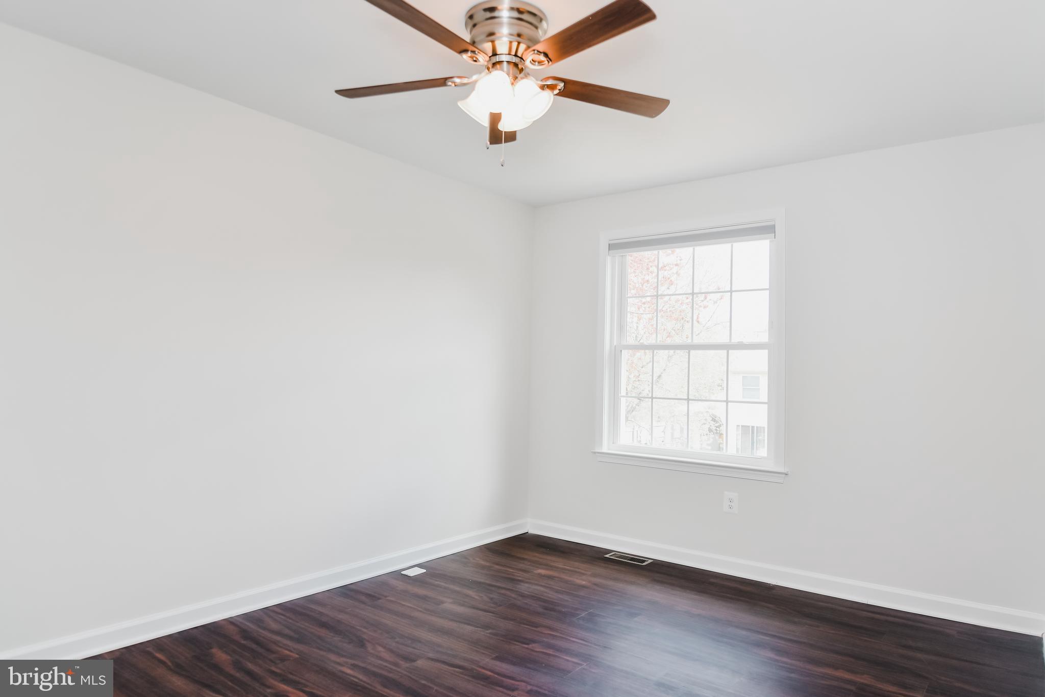 WHISPERING WOODS - Residential