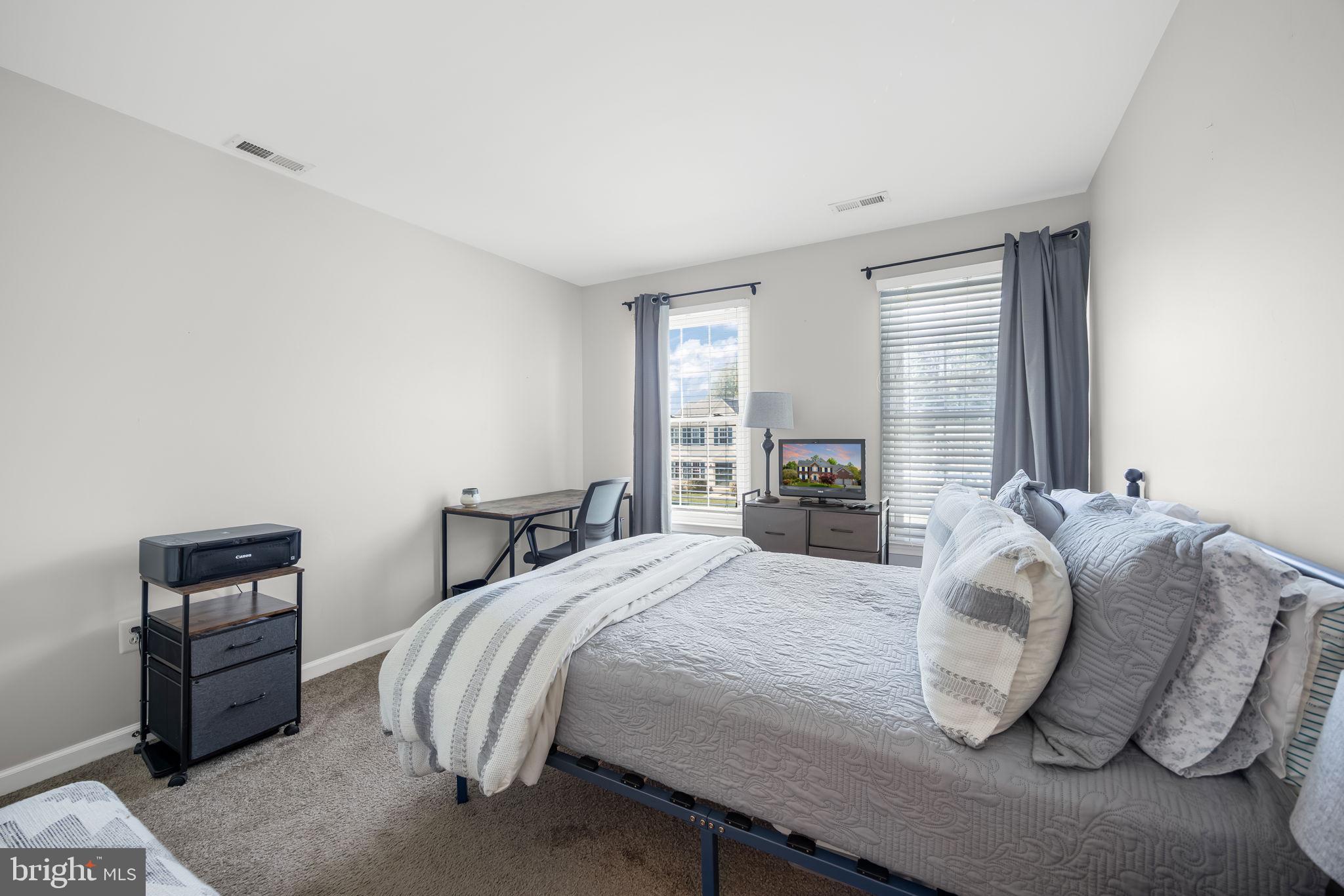 HAMPTON OAKS - Residential