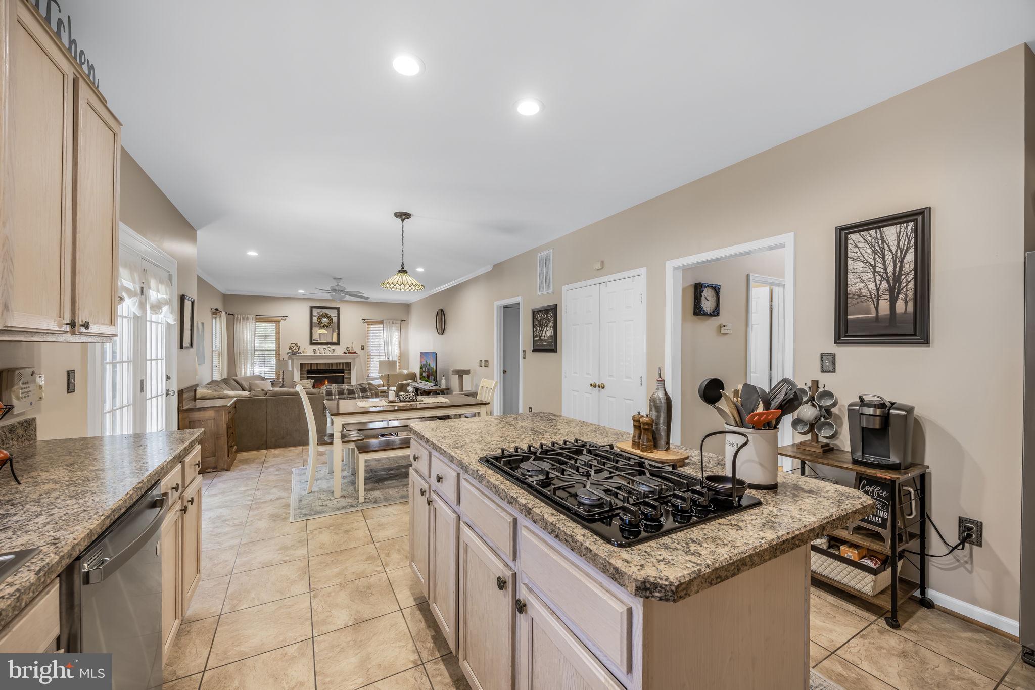 HAMPTON OAKS - Residential