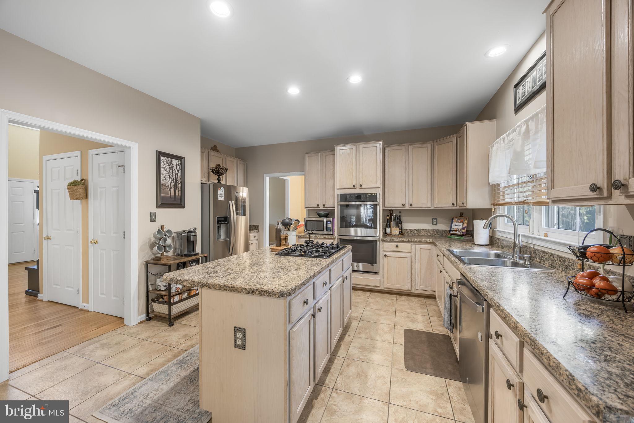 HAMPTON OAKS - Residential