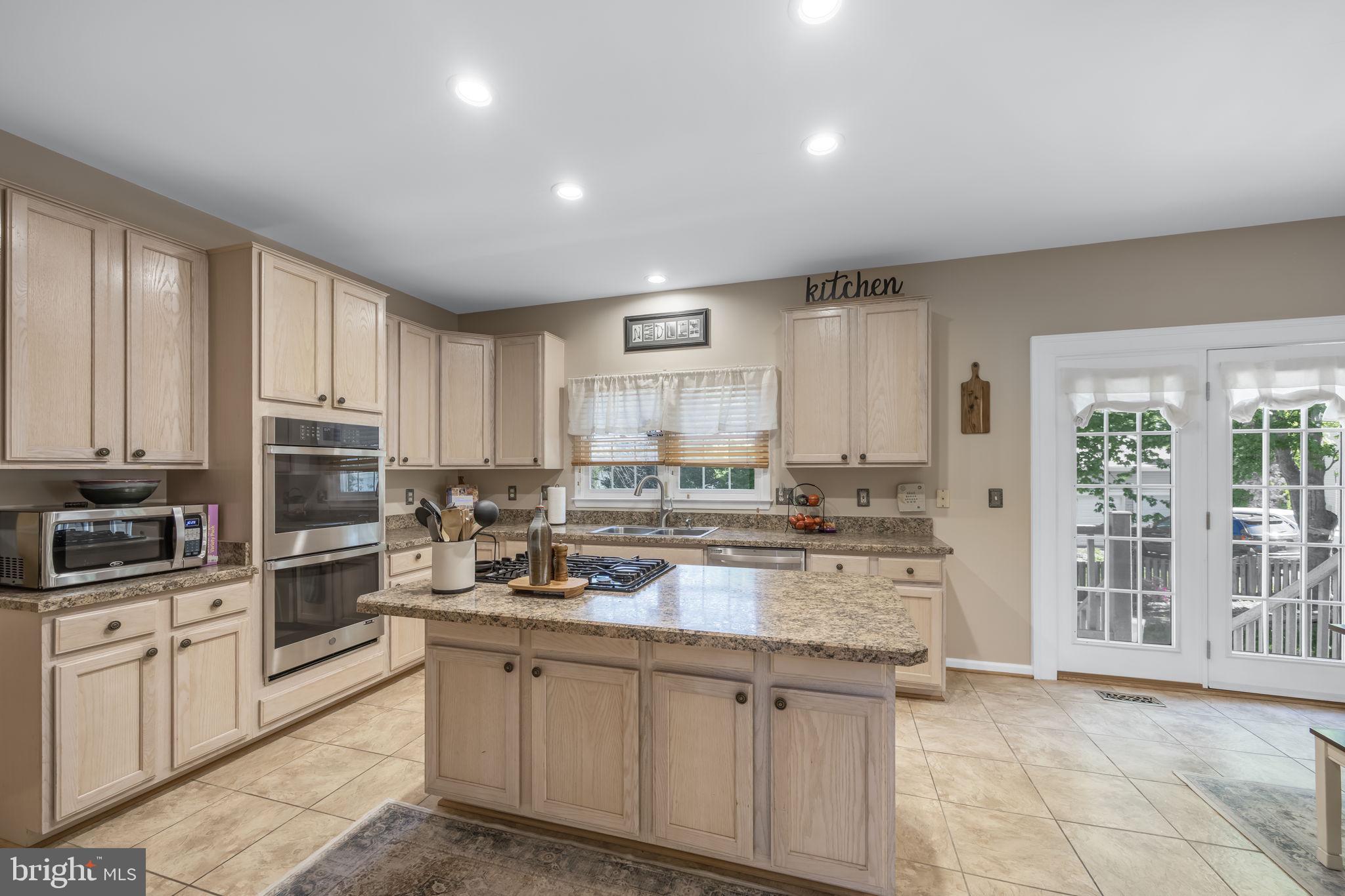HAMPTON OAKS - Residential