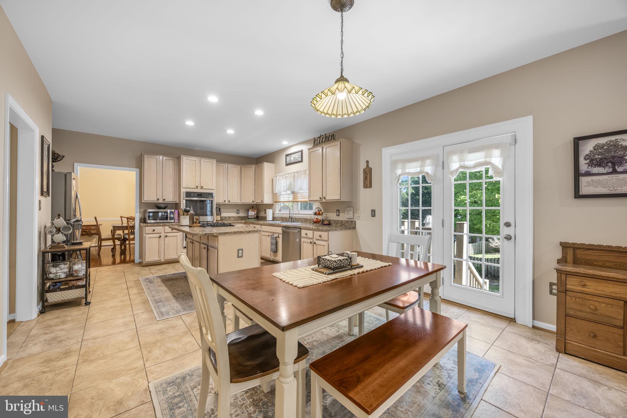 HAMPTON OAKS - Residential