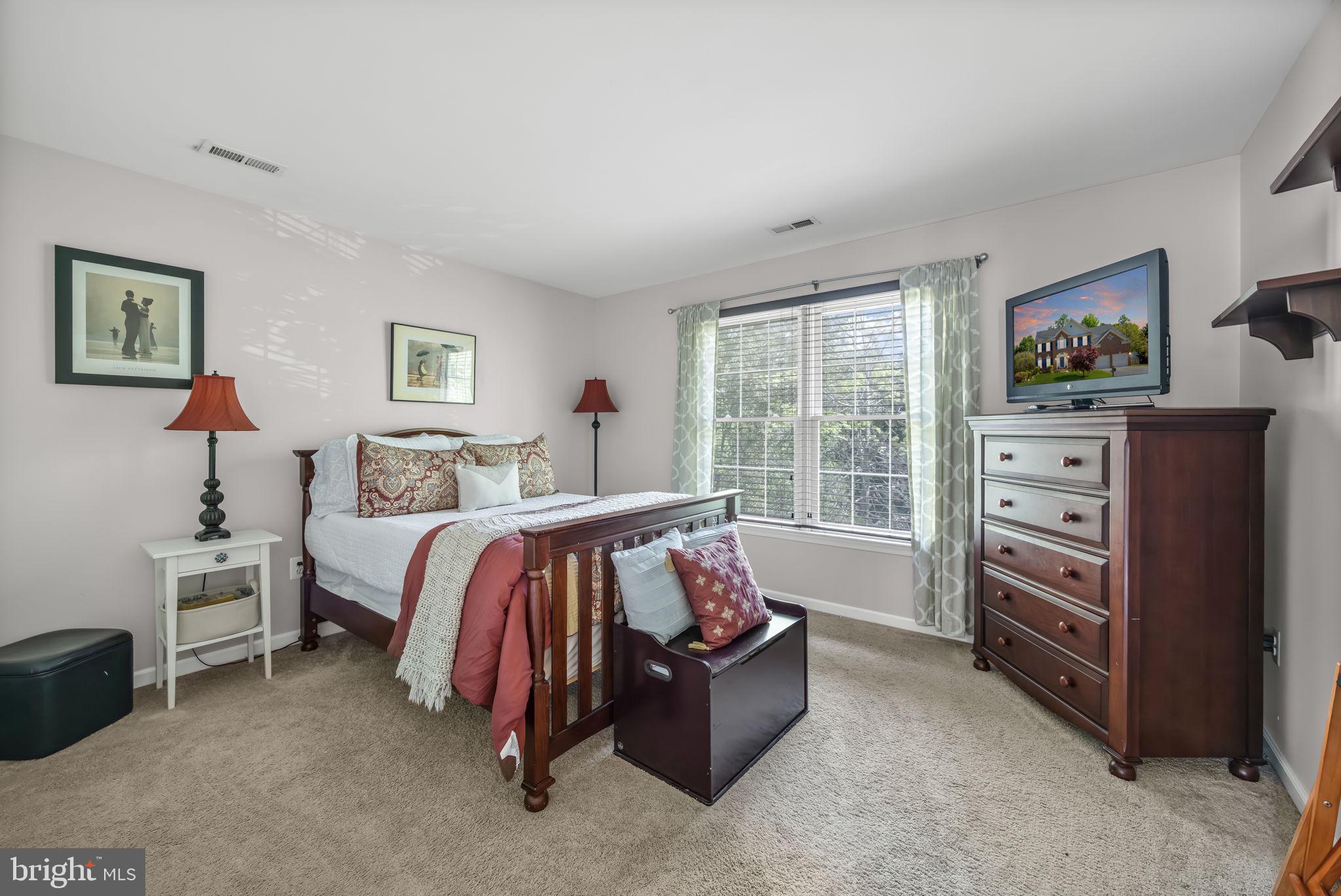 HAMPTON OAKS - Residential