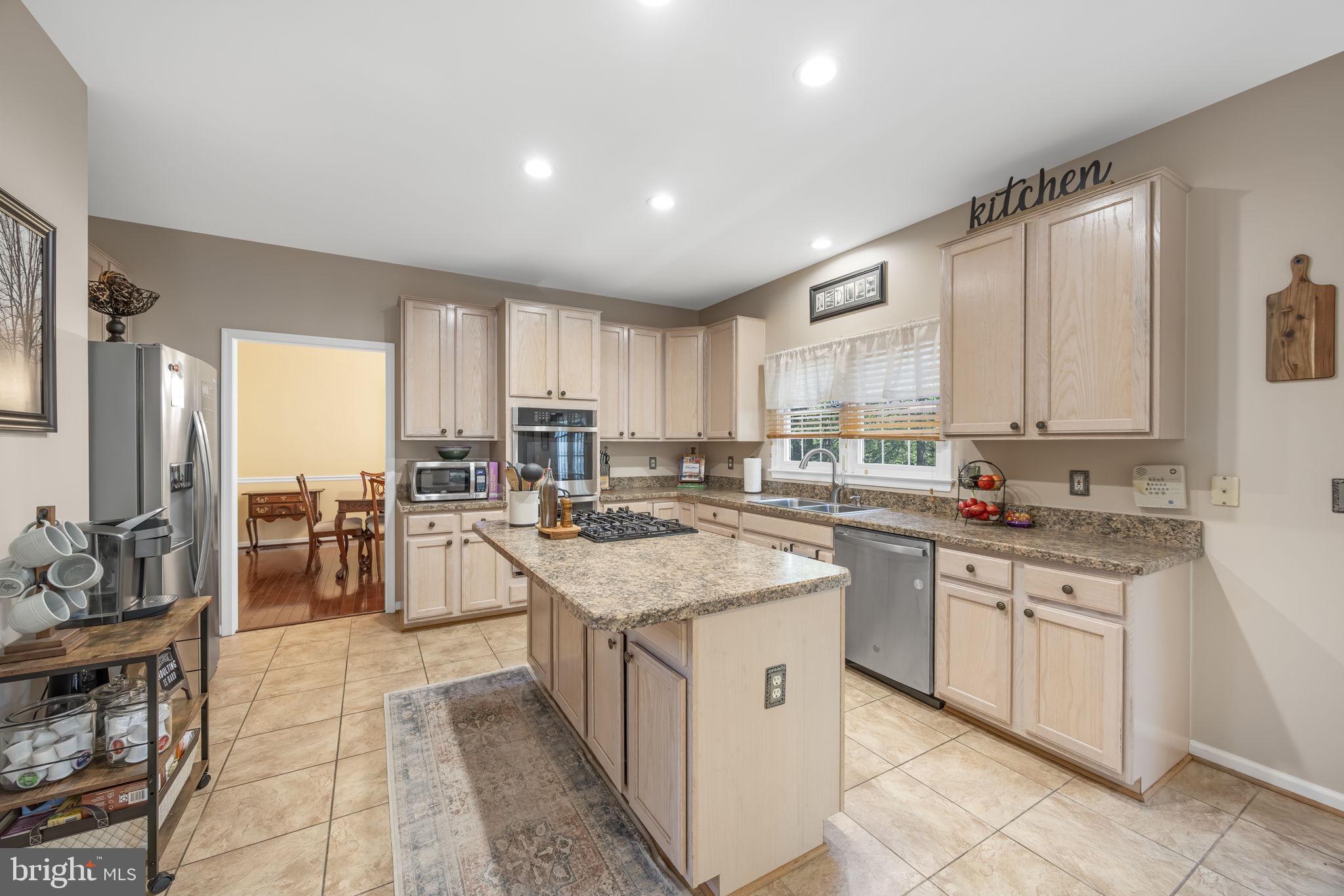 HAMPTON OAKS - Residential