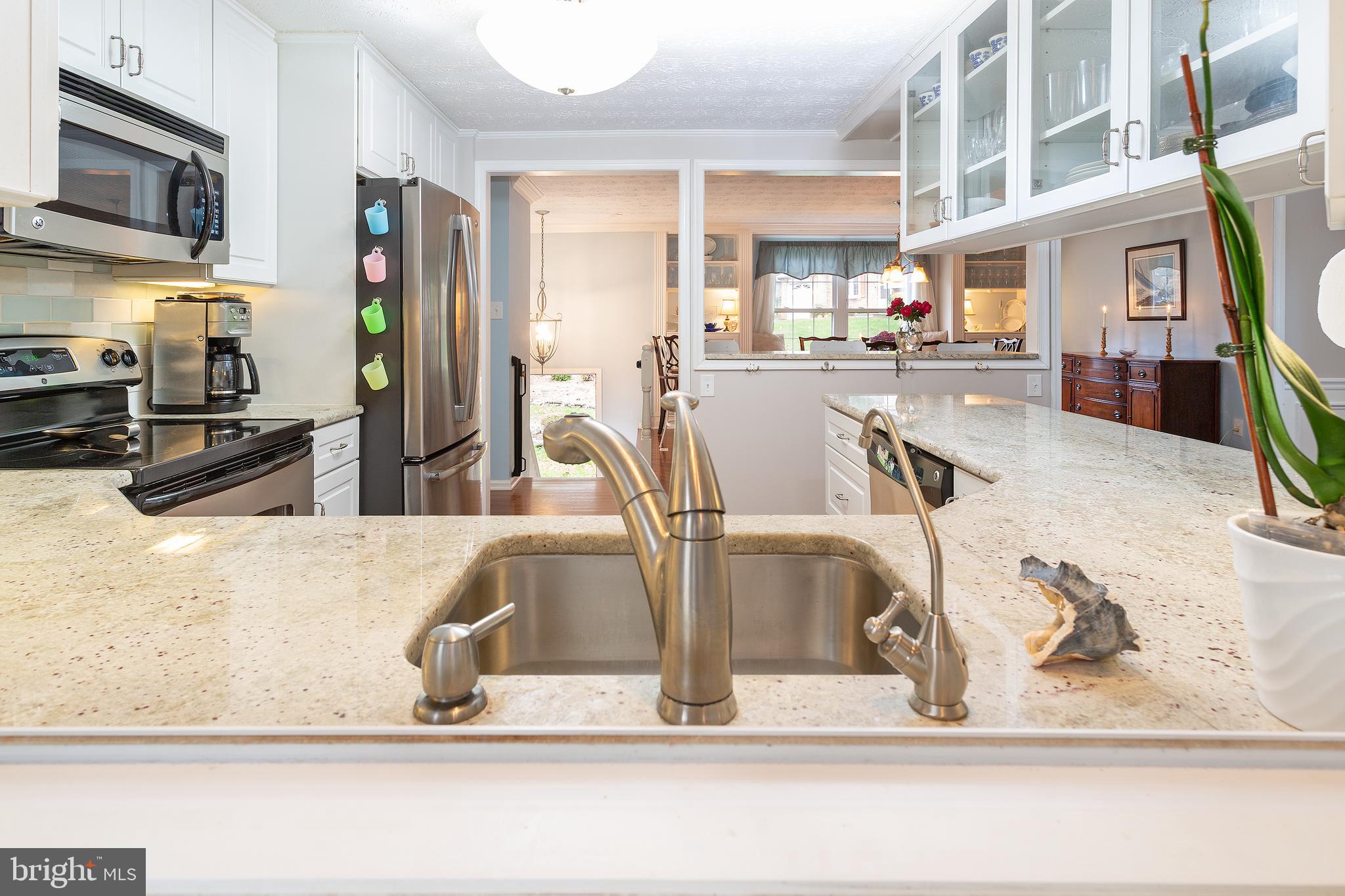 FIVE OAKS PLACE - Residential Lease