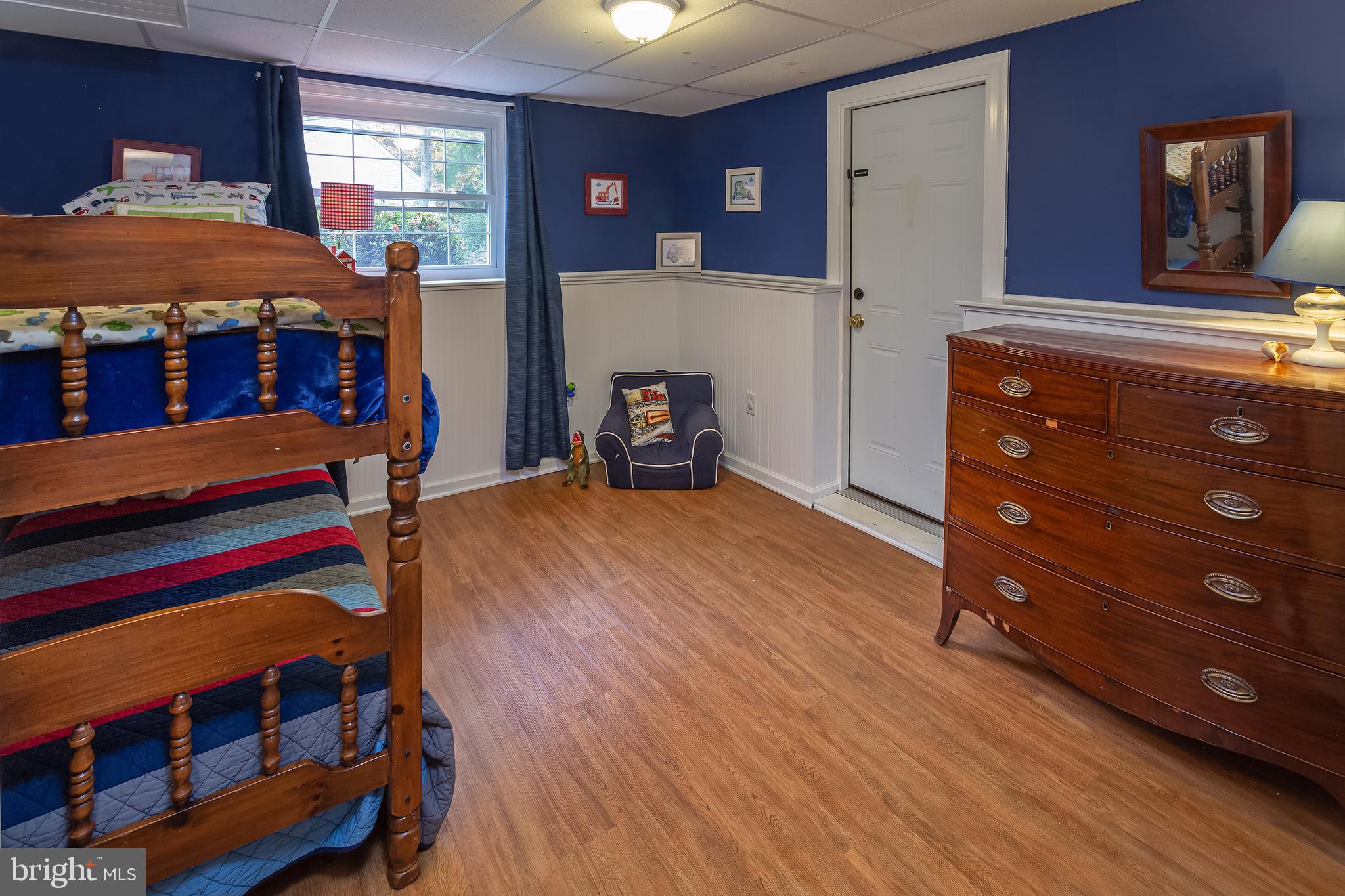 FIVE OAKS PLACE - Residential Lease