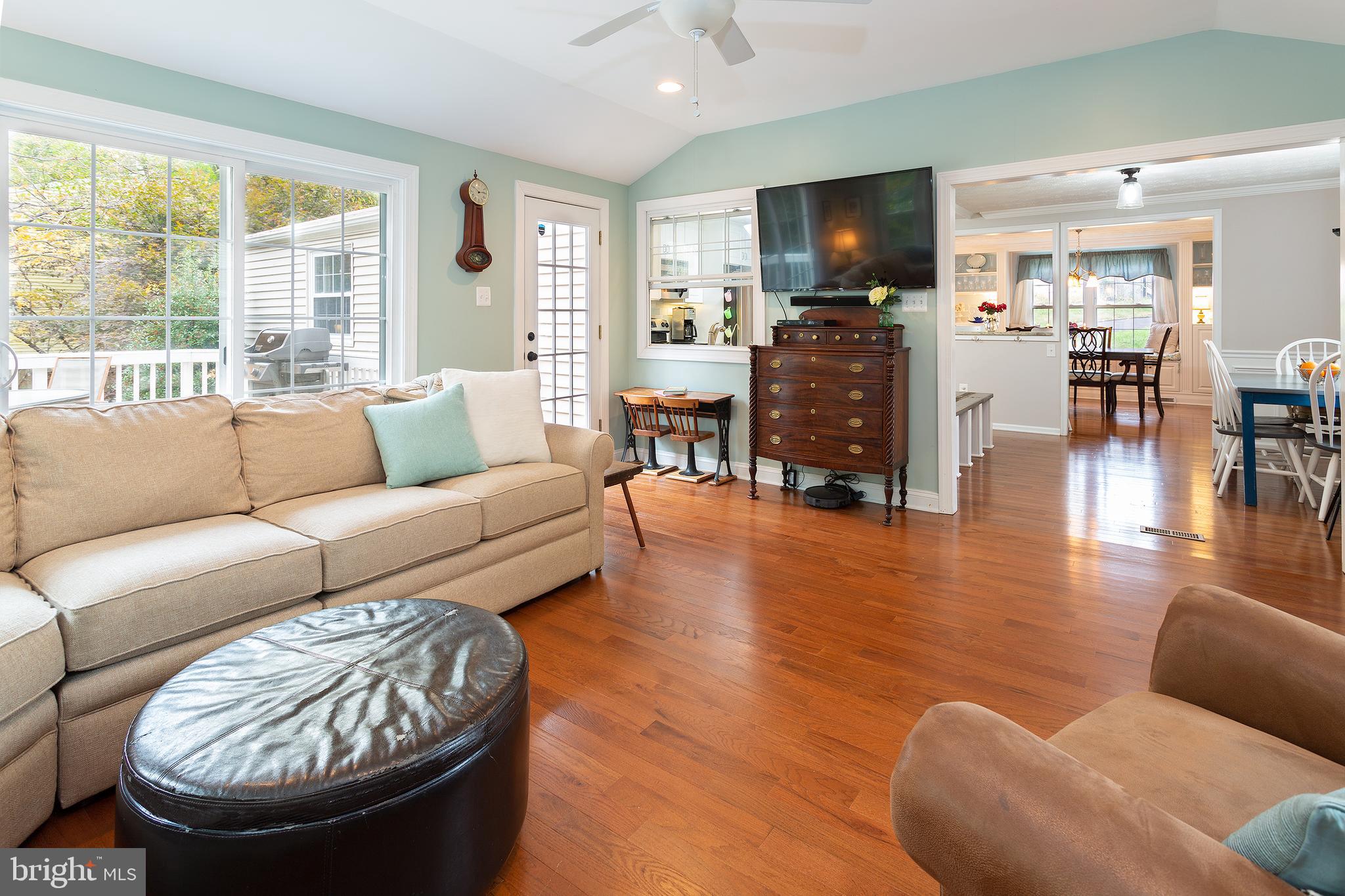 FIVE OAKS PLACE - Residential Lease