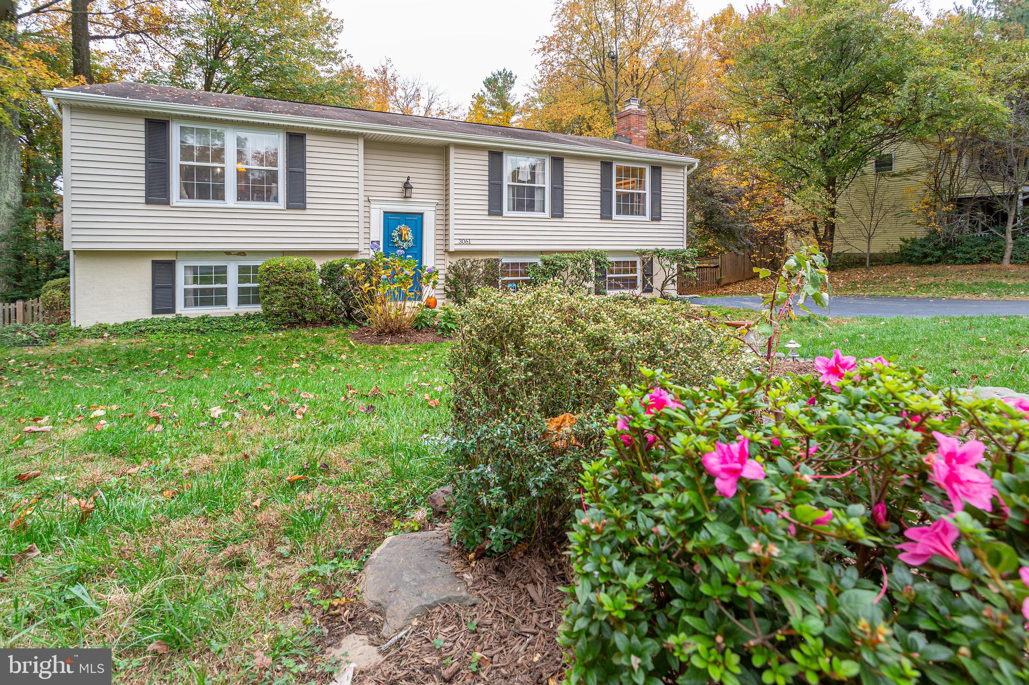 FIVE OAKS PLACE - Residential Lease