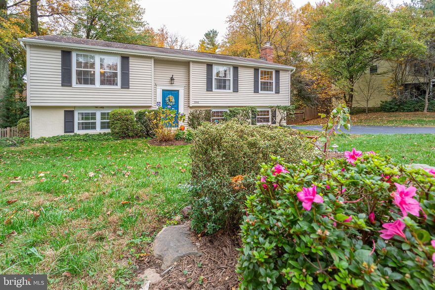 Beautifully remodeled, OPEN concept, with Expansive light-filled great room addition off kitchen with cathedral ceilings & sliding glass doors to deck!  Renovated bathrooms and kitchen with stainless appliances & quartz counter tops. Stunning master bath w/heated floors, glass shower & deep-soaking tub. NO CARPET! Hardwood floors throughout main level, and hard-surface luxury vinyl flooring on lower level. Fully insulated 100 sq, ft. tree-house with tube slide and 2nd-story loft. Great for neighborhood poker gatherings and kids alike! Large patio with built-in fire pit and tree-lined half acre lot. Deck off the family room has plenty of room for grilling a feast and dining al fresco. Location! Location! Location!  Situated on quiet street, end of cul de sac, less than a mil walk to Vienna METRO, a well as Mosby Woods Elementary School, Oakton High School and Fairfax County Parks. Also walkable to the new multi-purpose development "Scout on the Circle" with a Giant food store scheduled to open in 2020. Easy access to major commuting routes including, 66, 495, 50 and 29.