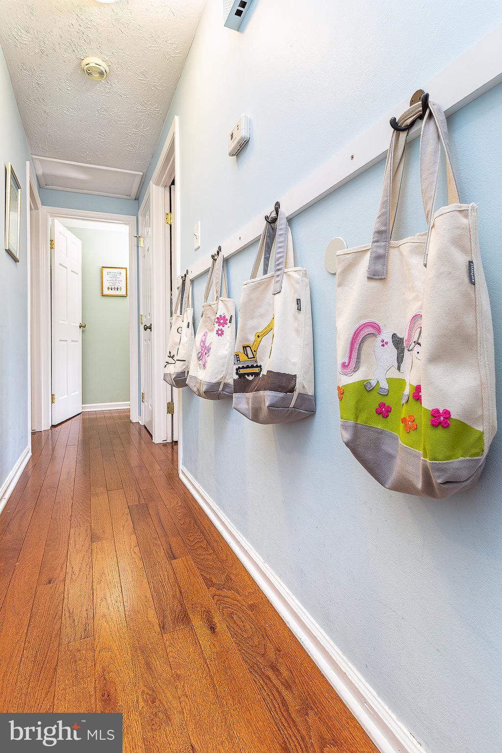 FIVE OAKS PLACE - Residential Lease