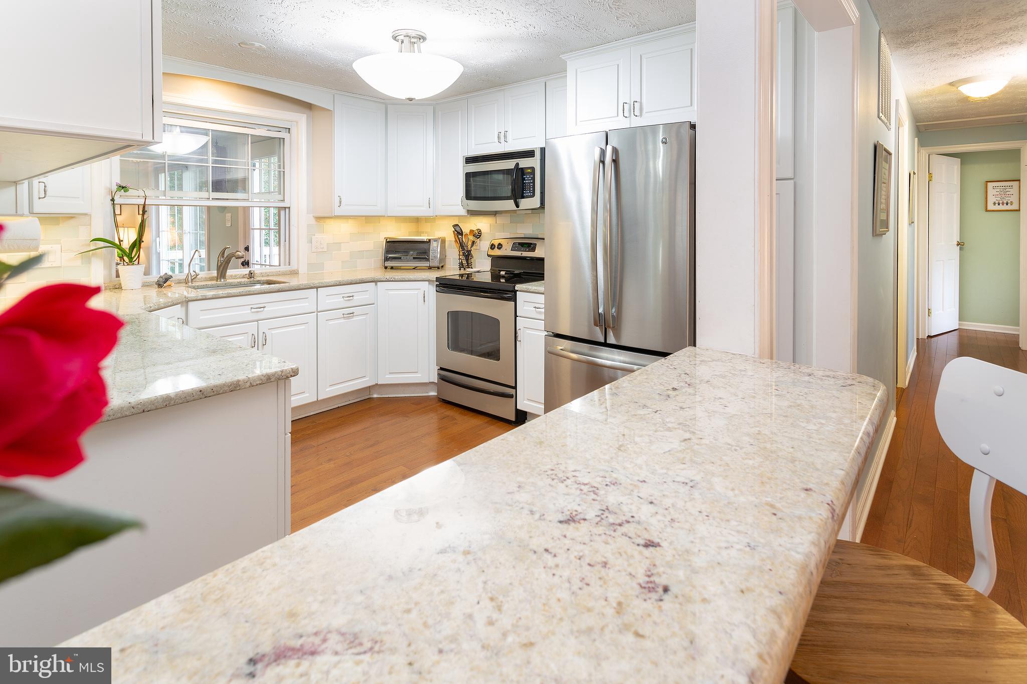 FIVE OAKS PLACE - Residential Lease