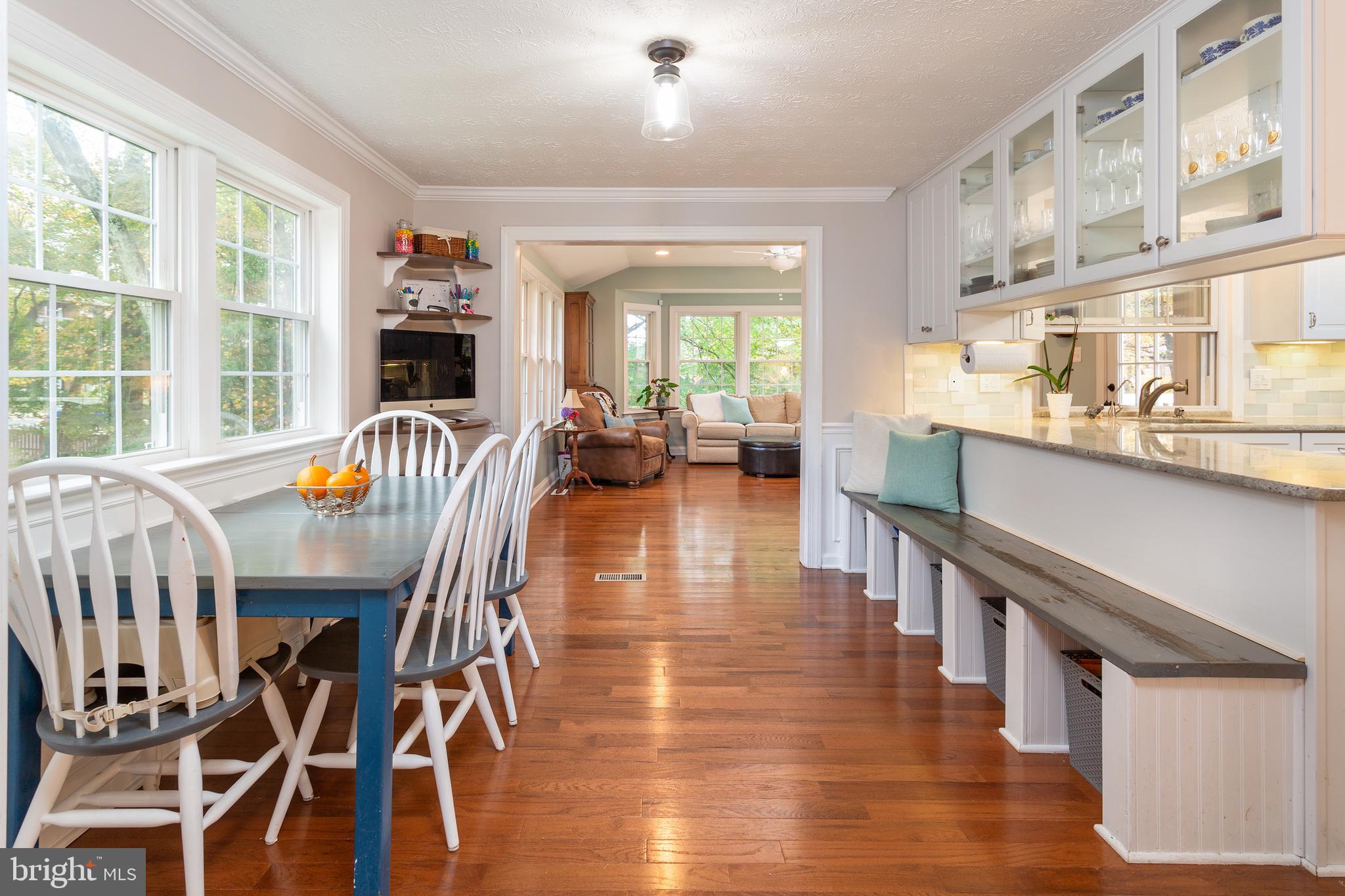 FIVE OAKS PLACE - Residential Lease