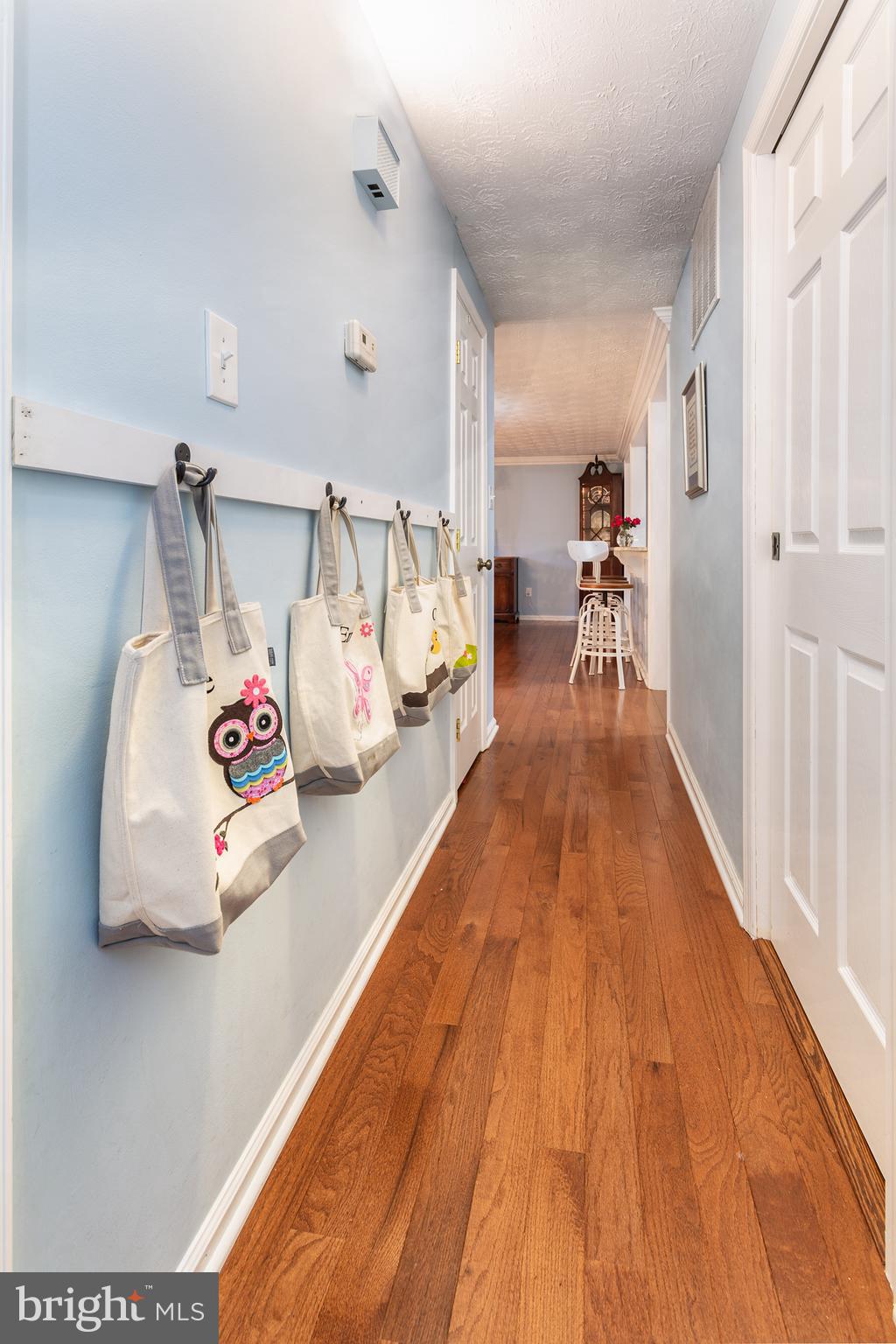 FIVE OAKS PLACE - Residential Lease