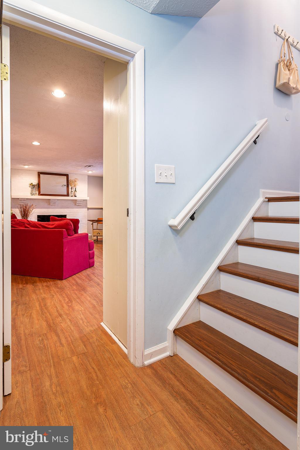 FIVE OAKS PLACE - Residential Lease